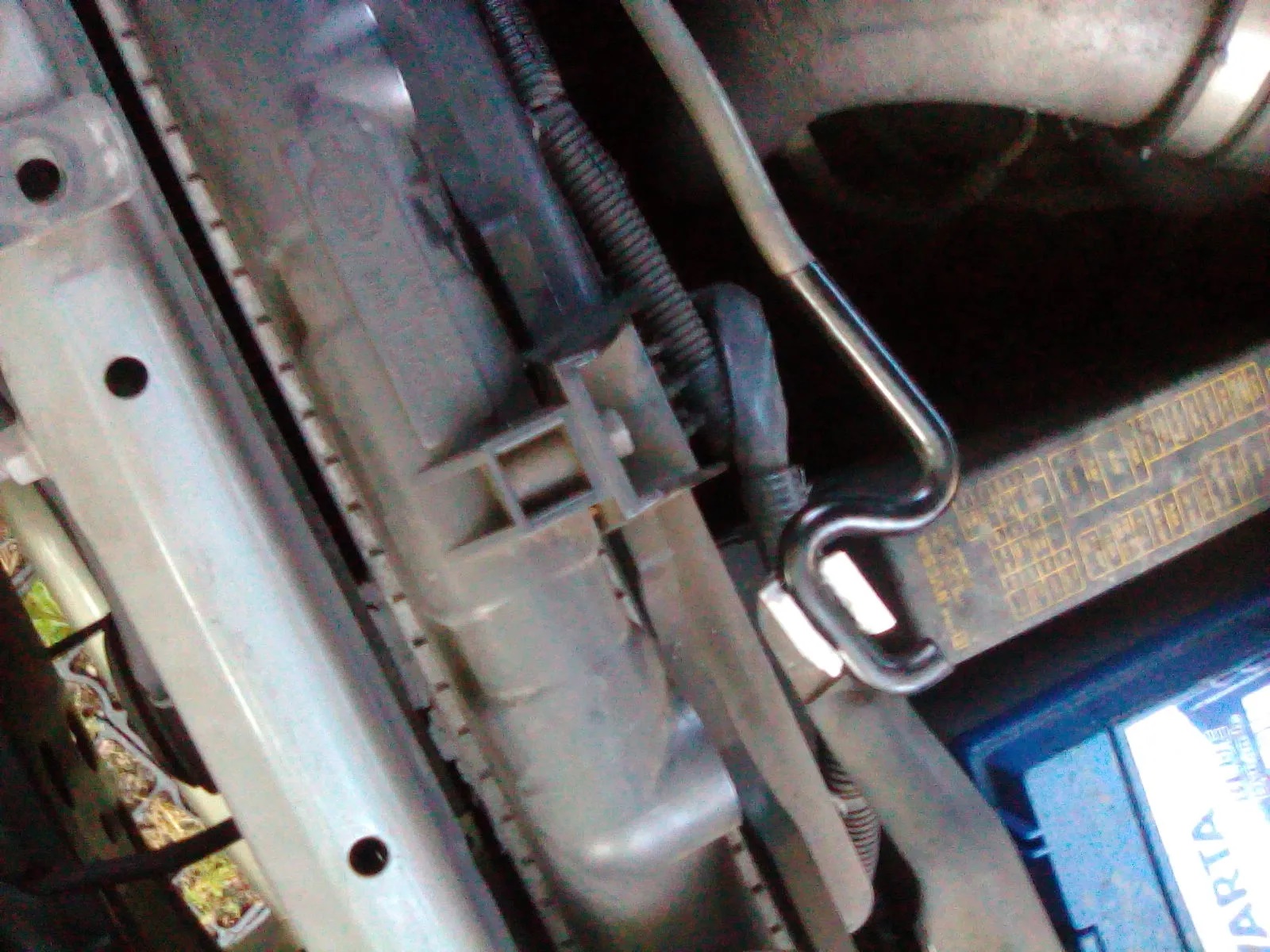 Nissan X-Trail Kaput pini tutma klipsi ABS Baskı 00501