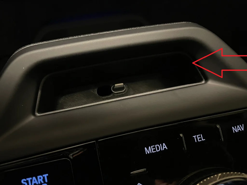 BMW iX İphone İçin Şarj Yuvası Braketi ABS Baskı 01183 - Görsel 2