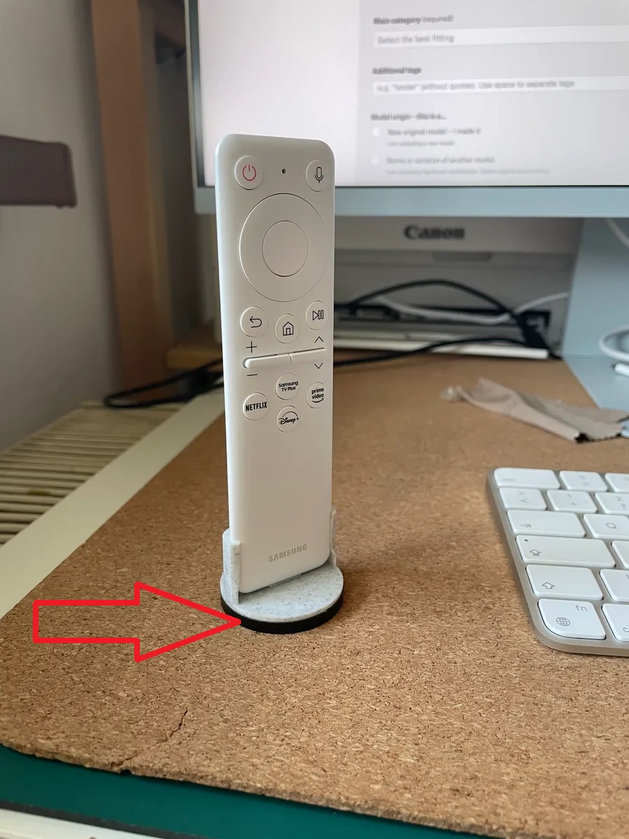 Samsung M8 Kumanda Standı PLA Baskı 01209