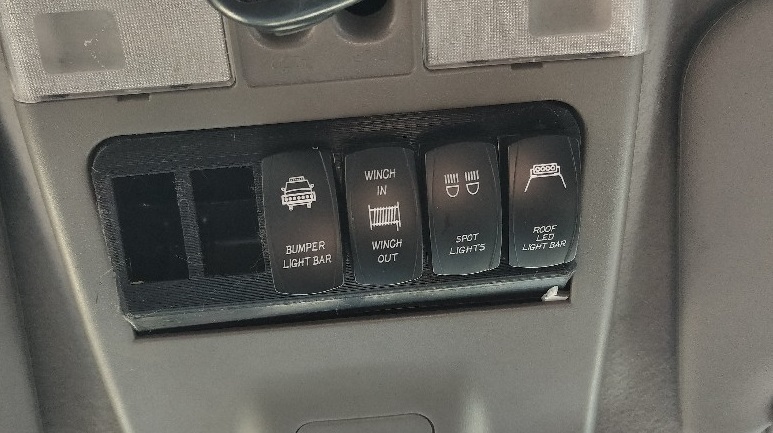 Nissan Patrol Y61 Tavan Anahtarı Braketi ABS Baskı 00828 - Görsel 4