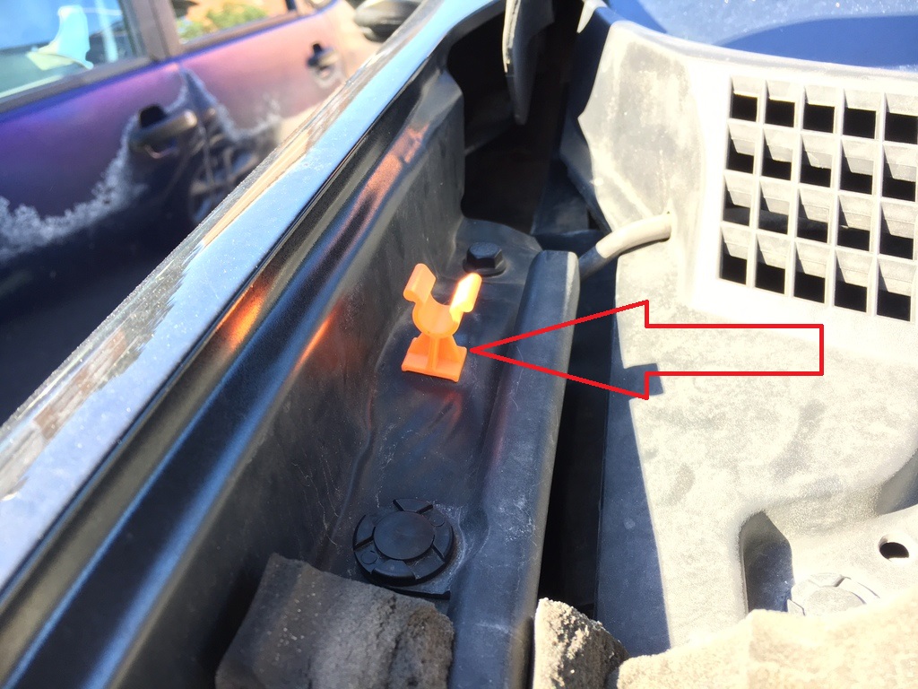 Nissan Qashqai Kaput Demiri Tutma Klipsi ABS Baskı 00832