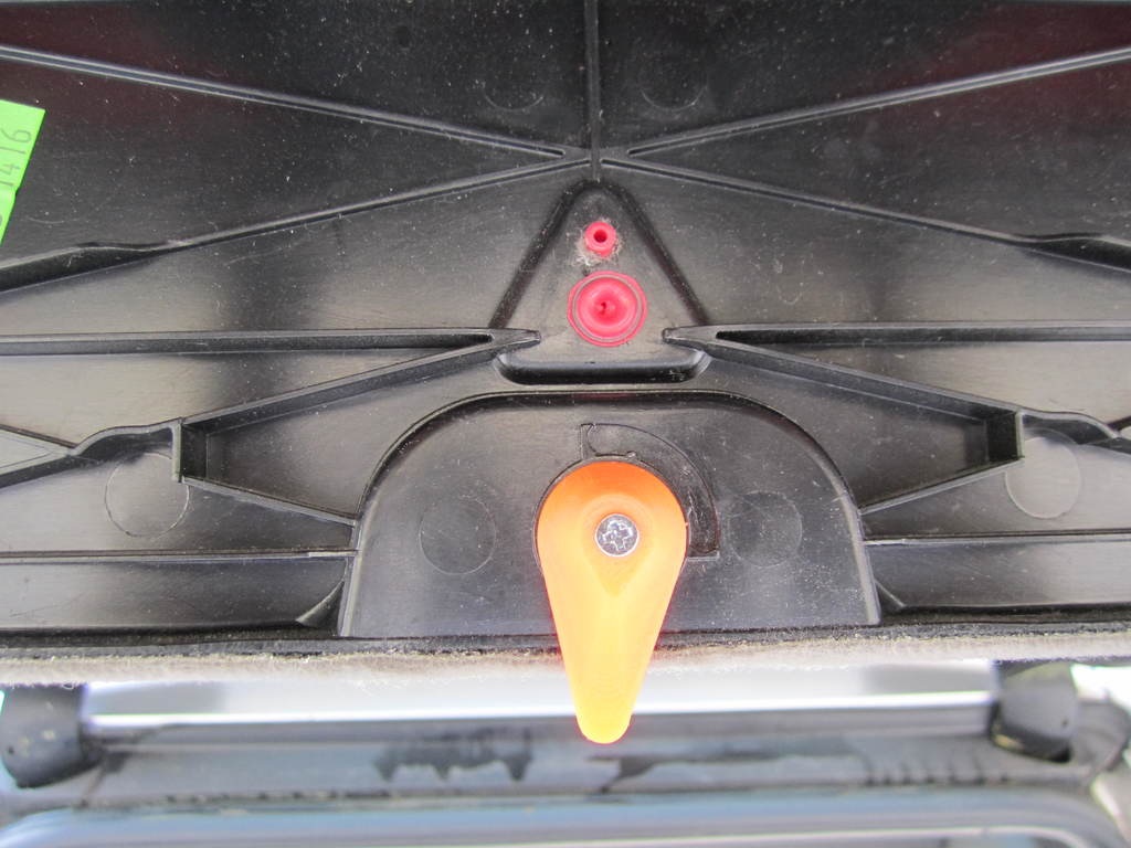 Audi Avant 2002 Tehlike Üçgeni Mandalı ABS Baskı 00907 - Görsel 2