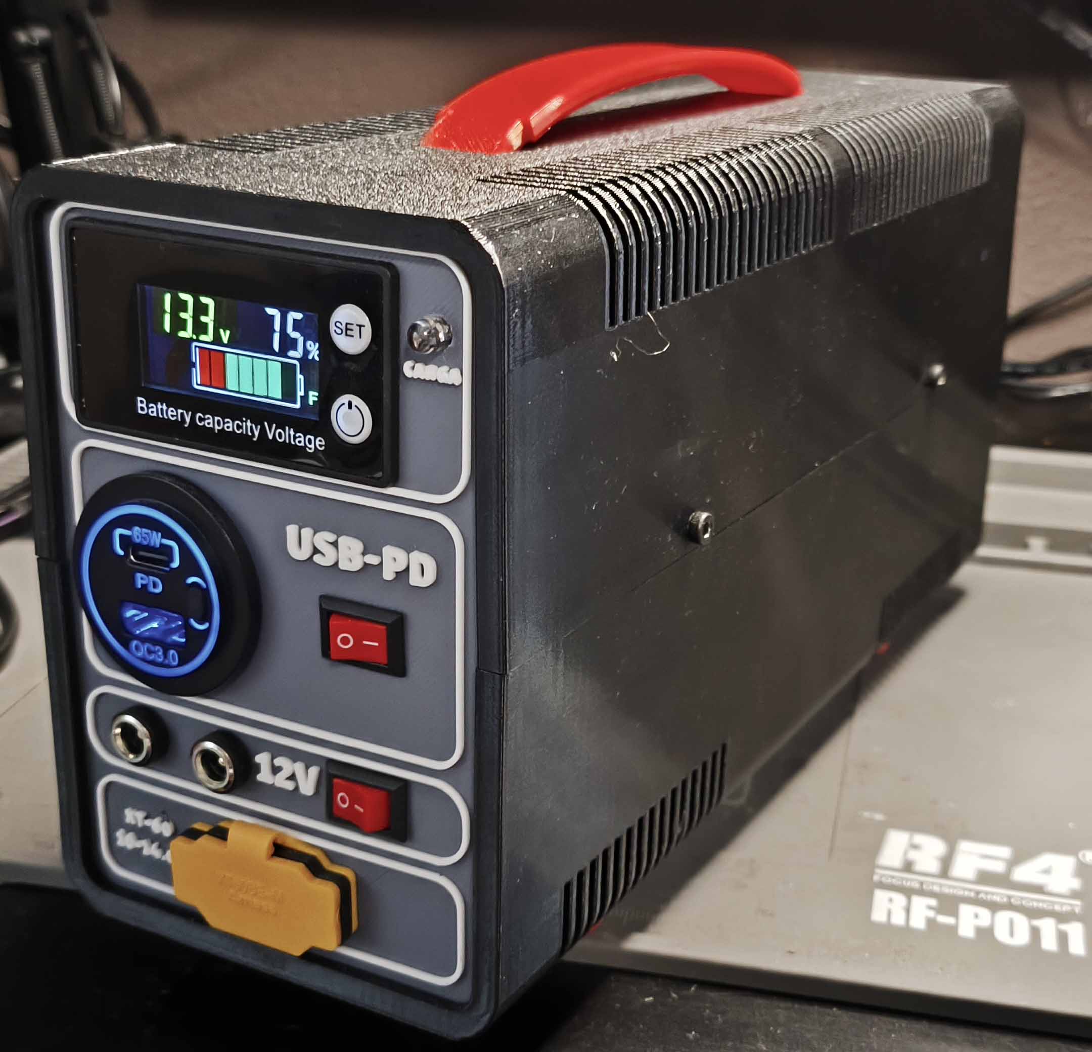 "Yüksek Performanslı UPS Güç Kaynağı: Lifepo4 12V 15AH Powerbank - Model 6901684 ile Gücünüzü Yanınızda Taşıyın!"