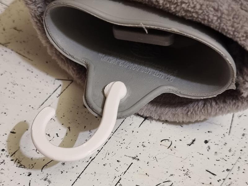 "Sıcak Su Şişenizi Güvende Tutan Yenilikçi Süspansiyon Kancası - Model 6896701" - Görsel 4