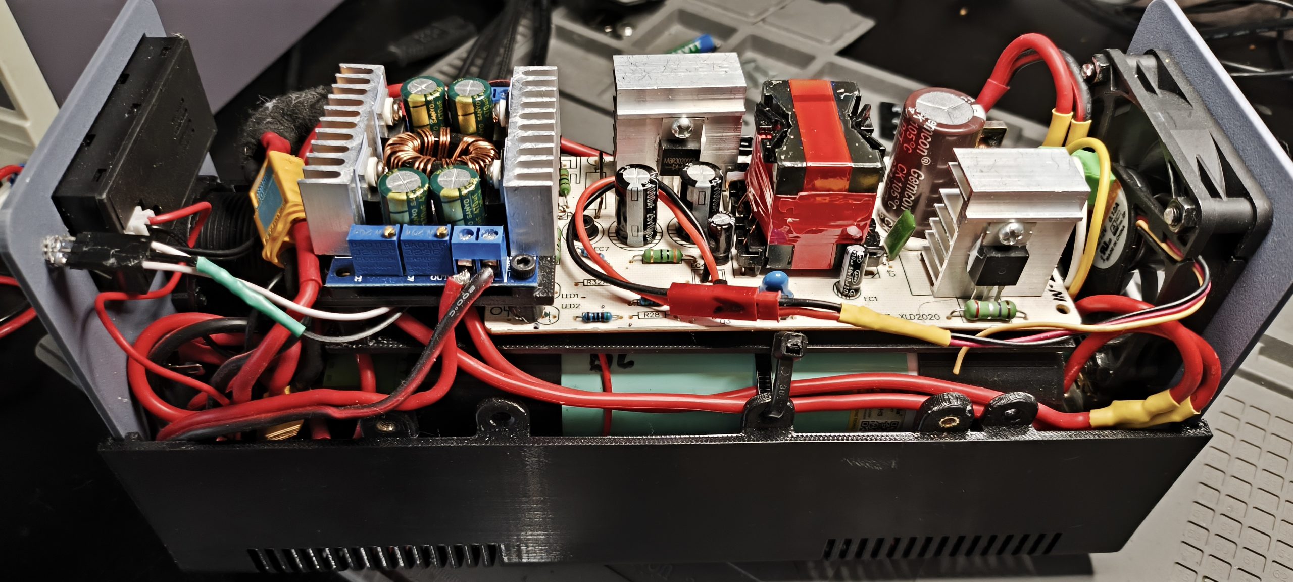 "Yüksek Performanslı UPS Güç Kaynağı: Lifepo4 12V 15AH Powerbank - Model 6901684 ile Gücünüzü Yanınızda Taşıyın!" - Görsel 5