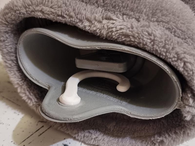 "Sıcak Su Şişenizi Güvende Tutan Yenilikçi Süspansiyon Kancası - Model 6896701" - Görsel 5