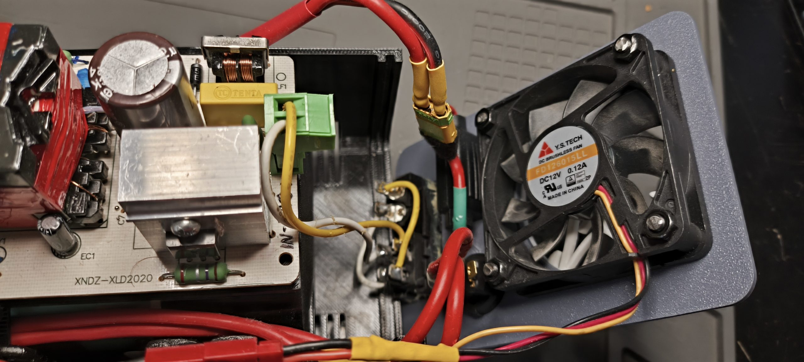 "Yüksek Performanslı UPS Güç Kaynağı: Lifepo4 12V 15AH Powerbank - Model 6901684 ile Gücünüzü Yanınızda Taşıyın!" - Görsel 7