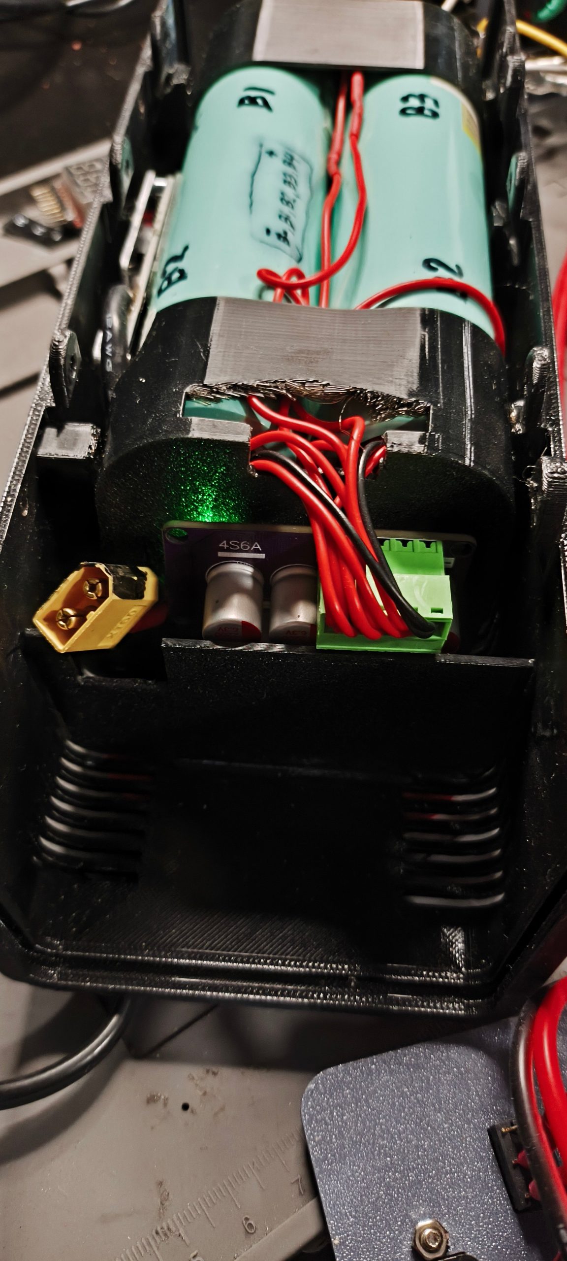 "Yüksek Performanslı UPS Güç Kaynağı: Lifepo4 12V 15AH Powerbank - Model 6901684 ile Gücünüzü Yanınızda Taşıyın!" - Görsel 8