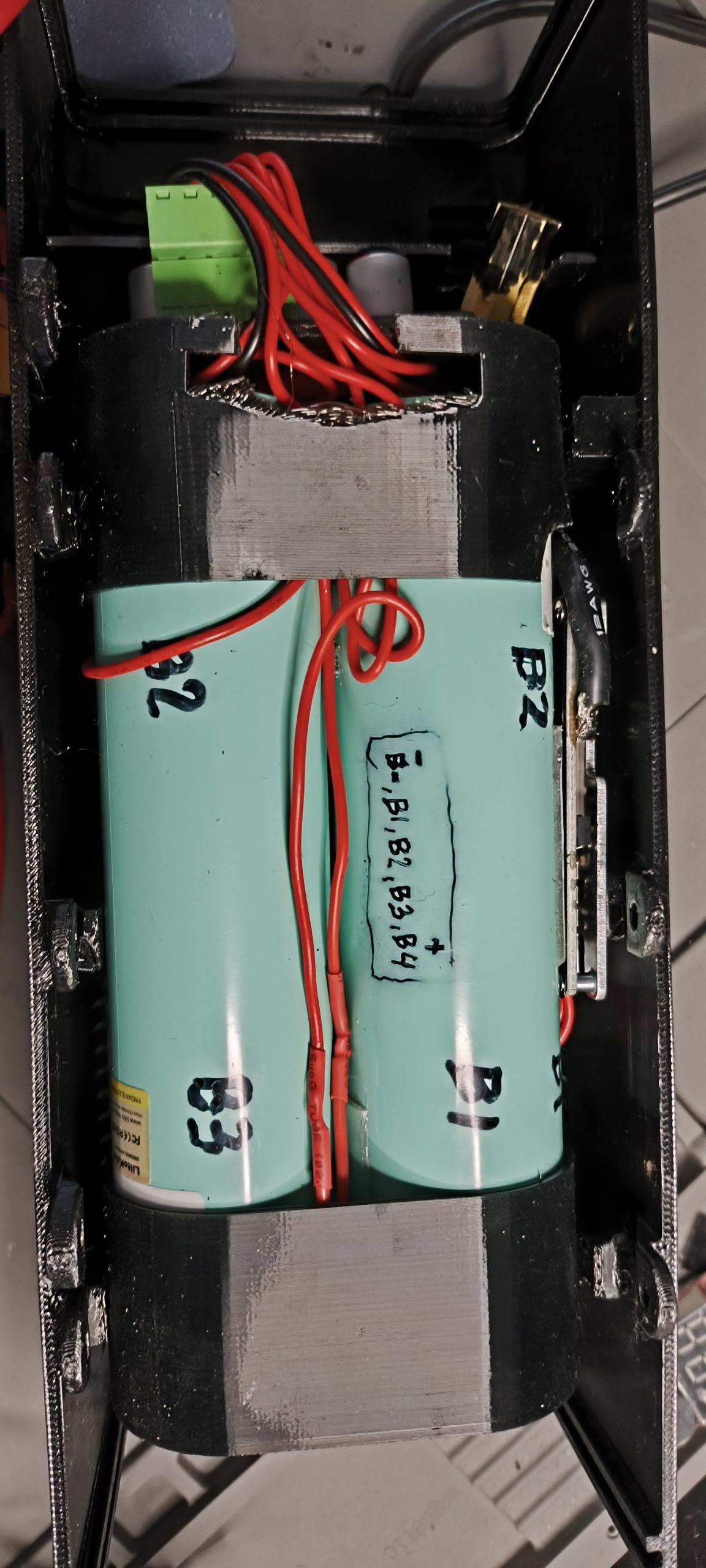 "Yüksek Performanslı UPS Güç Kaynağı: Lifepo4 12V 15AH Powerbank - Model 6901684 ile Gücünüzü Yanınızda Taşıyın!" - Görsel 9