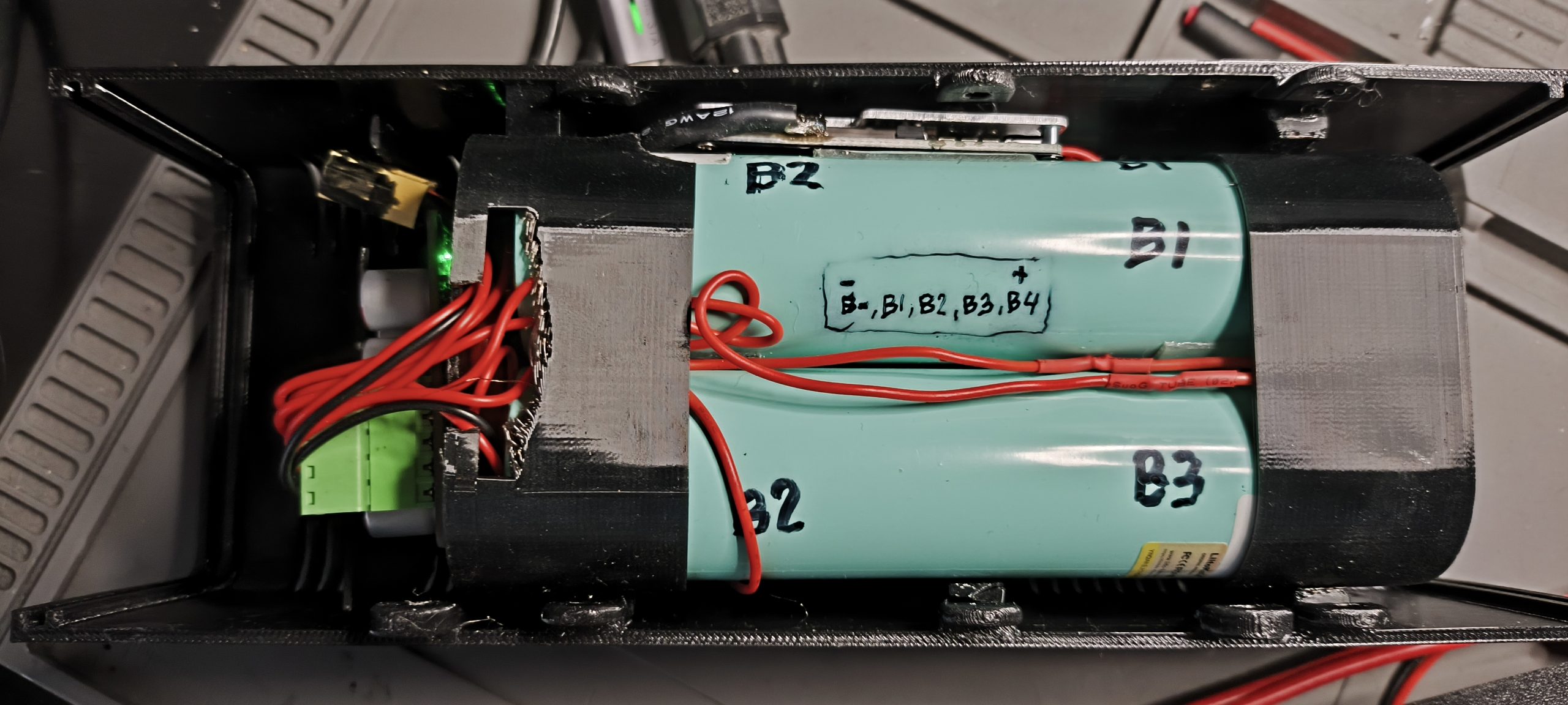 "Yüksek Performanslı UPS Güç Kaynağı: Lifepo4 12V 15AH Powerbank - Model 6901684 ile Gücünüzü Yanınızda Taşıyın!" - Görsel 10