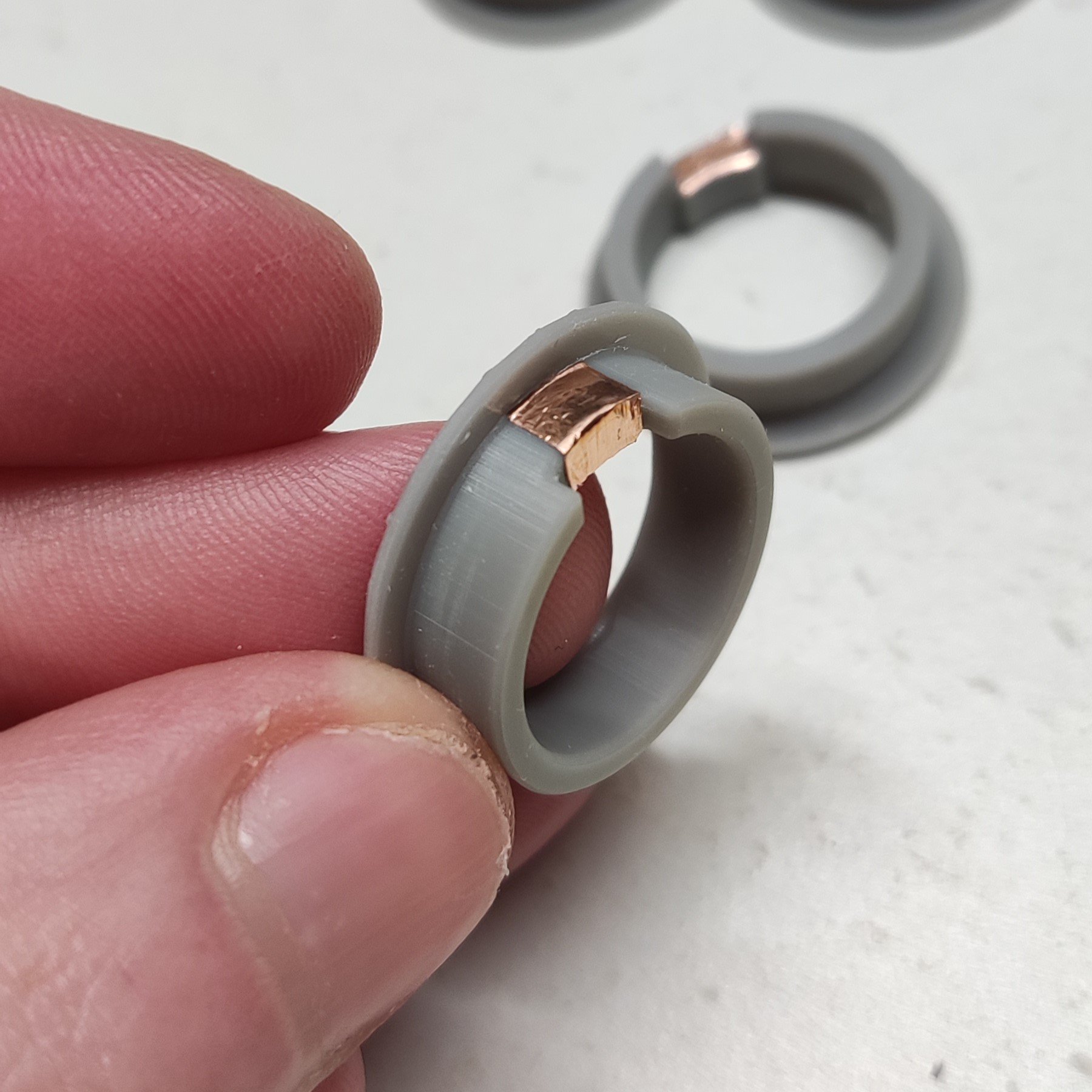 "Yenilikçi 3D Tasarım Kayma Halkası - Model No: 6897281"