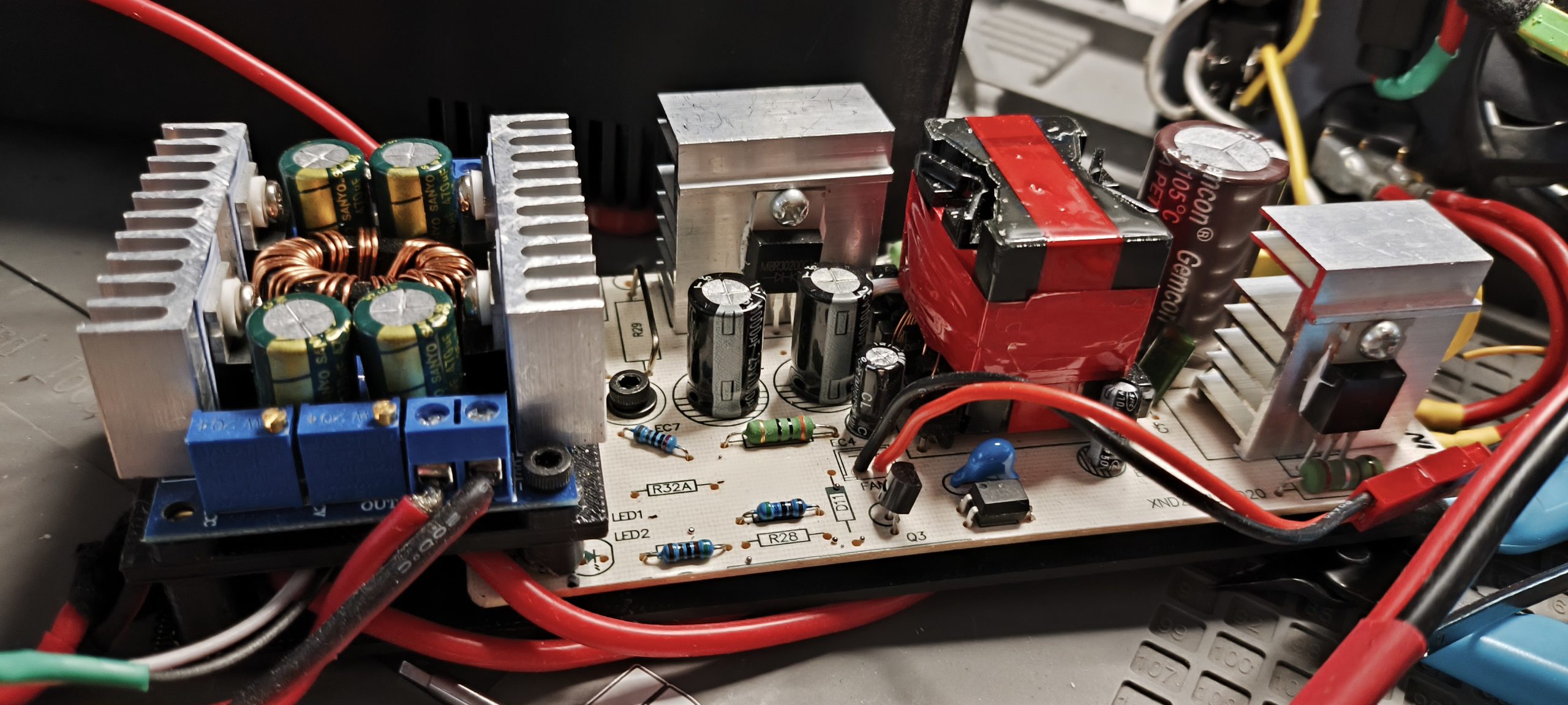 "Yüksek Performanslı UPS Güç Kaynağı: Lifepo4 12V 15AH Powerbank - Model 6901684 ile Gücünüzü Yanınızda Taşıyın!" - Görsel 11