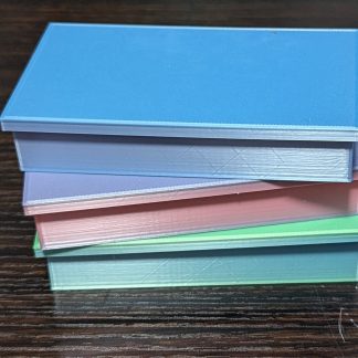 Küçük şeyler için kapaklı küçük kutu.