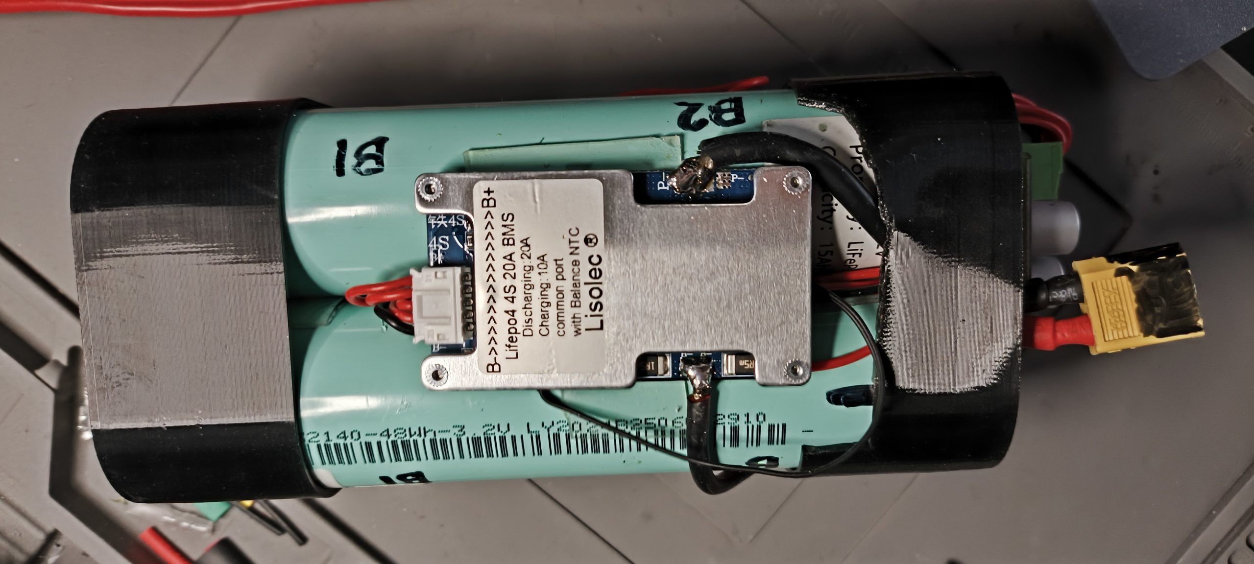 "Yüksek Performanslı UPS Güç Kaynağı: Lifepo4 12V 15AH Powerbank - Model 6901684 ile Gücünüzü Yanınızda Taşıyın!" - Görsel 12