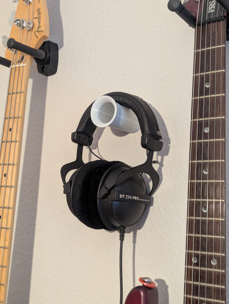 “Pratik Duvar Askısı: Kulaklıklarınızı ve Daha Fazlasını Şıklıkla İstediğiniz Yerde Tutun! - 6901410” - Görsel 2