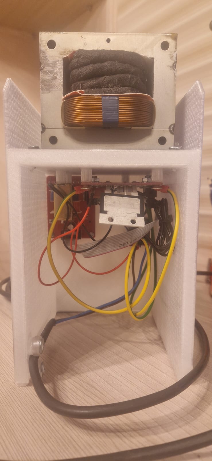 "Şıklığın Işığı: İki Dökümlük Kartlı Kutu Spot Kaynağı D02" - Görsel 2