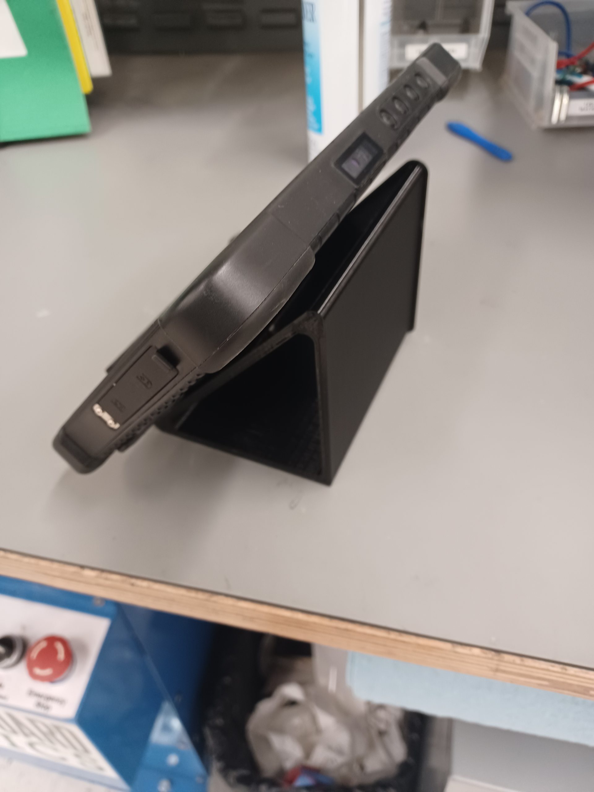 "Akıllı Tasarımlı Tablet ve Telefon Standı - Konforlu Görüş Açısı İçin İdeal!"