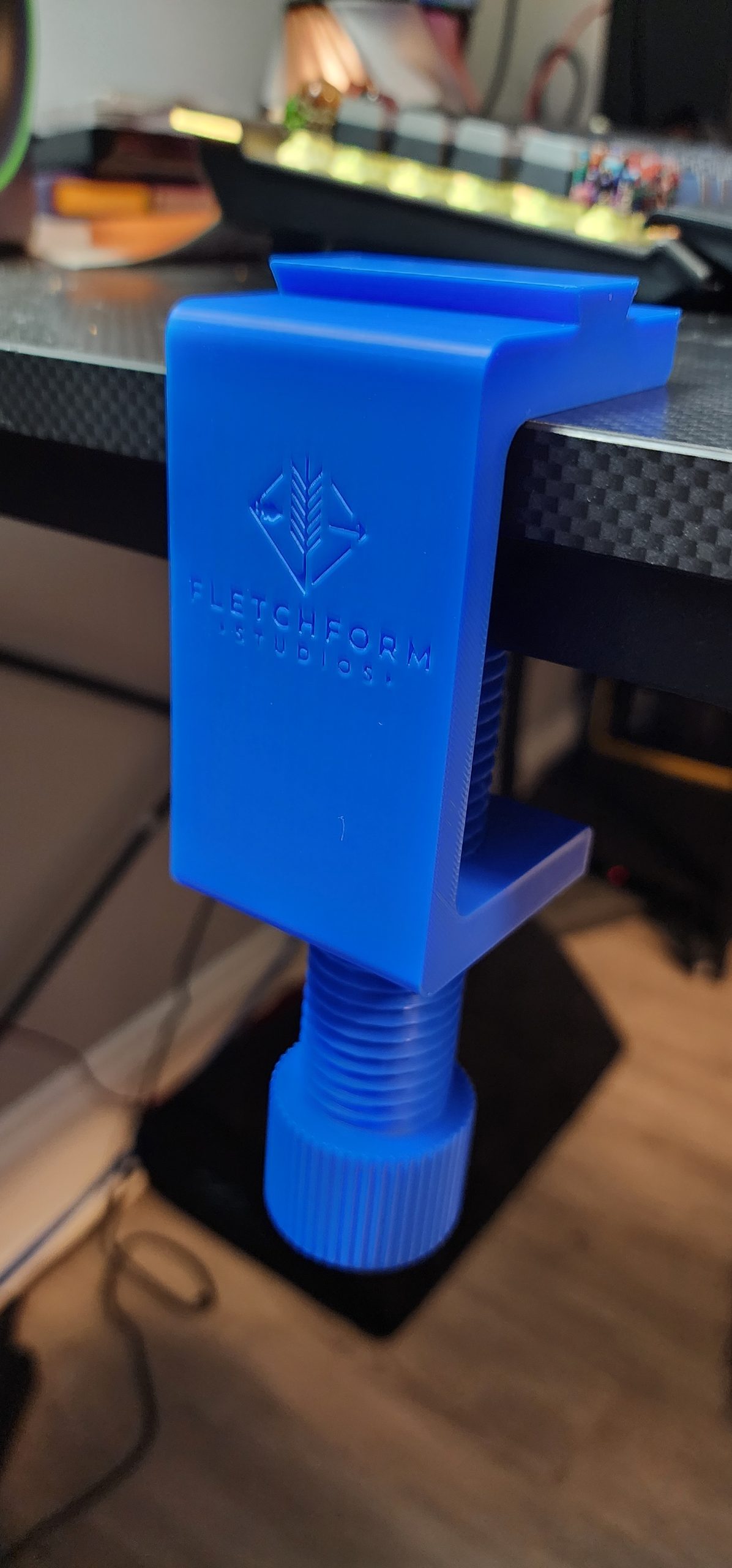 "Akıllı Modüler Masa Kelepçesi: Kablo Karmaşasını Ortadan Kaldıran Organizasyon Çözümü - 6898367"