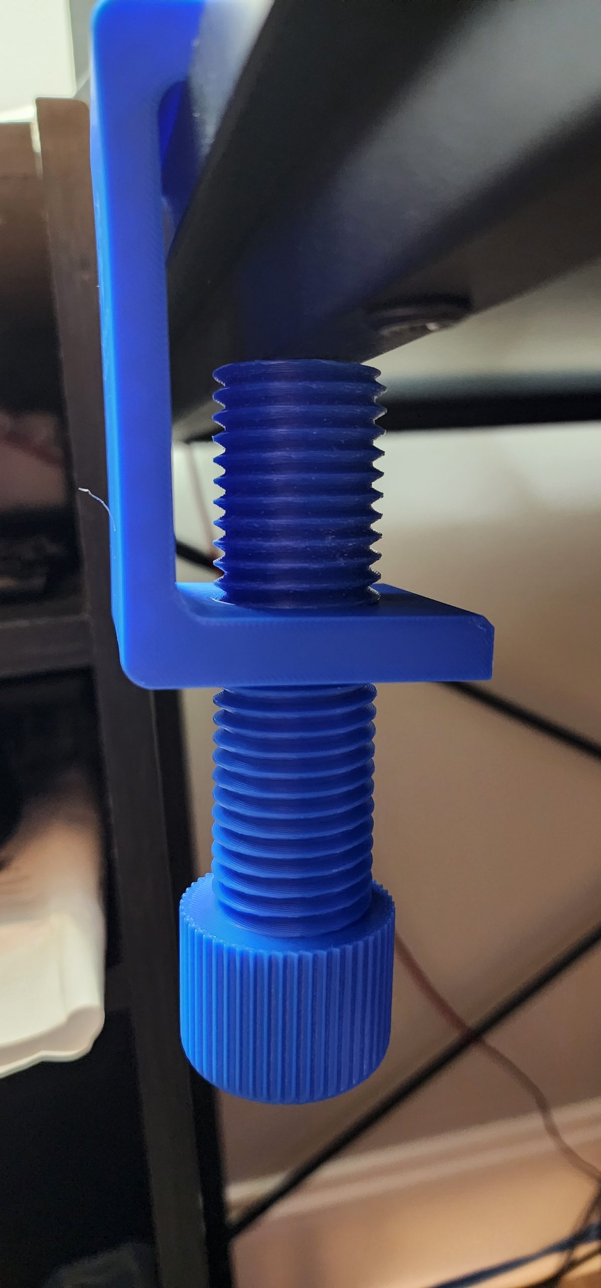 "Akıllı Modüler Masa Kelepçesi: Kablo Karmaşasını Ortadan Kaldıran Organizasyon Çözümü - 6898367" - Görsel 2