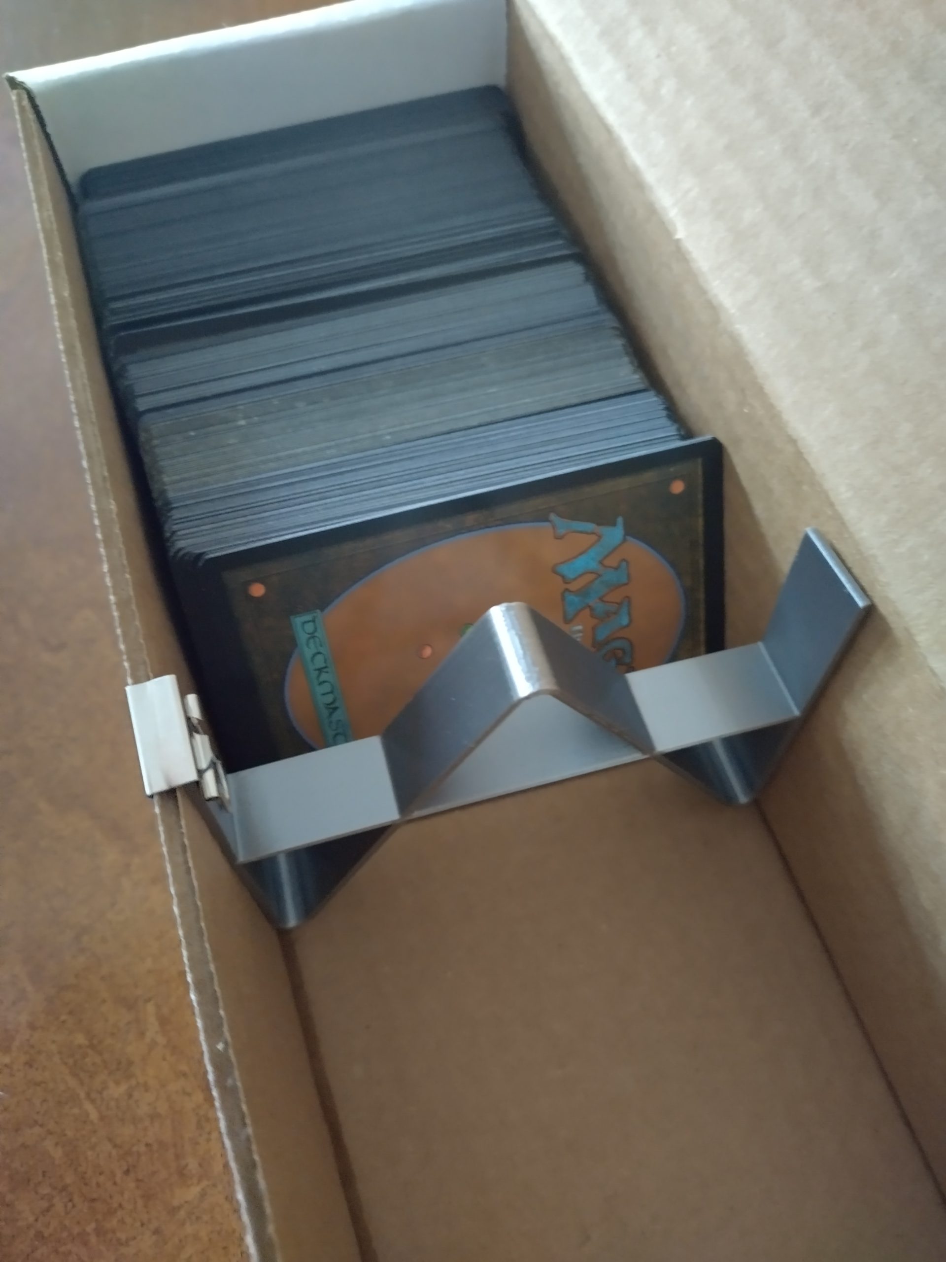 Uzun kutularda kart depolama için dalga aralayıcı - 6907774