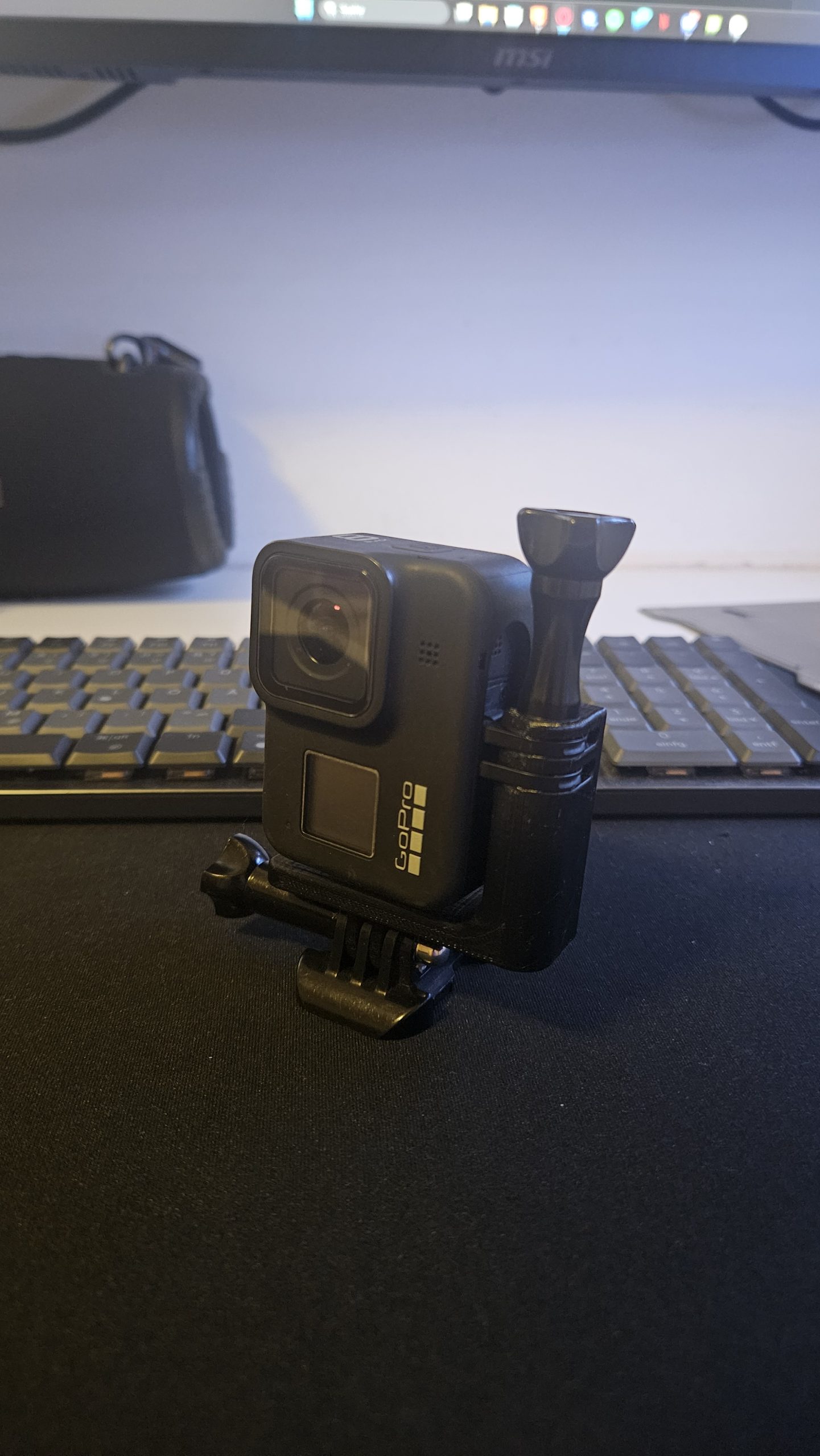 "GoPro Dikey Montaj Seti - Maceralarınızı Yükseltin!"