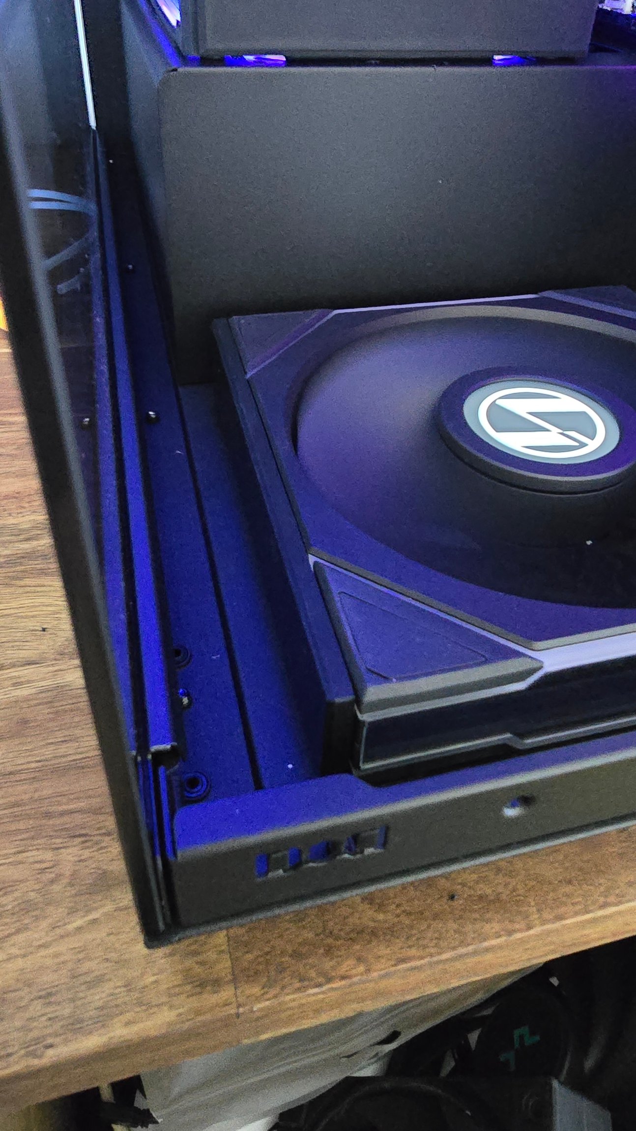 Lian Li 140mm LCD Fan Uç Kapağı - Estetik ve Performansın Buluşma Noktası! 6897087