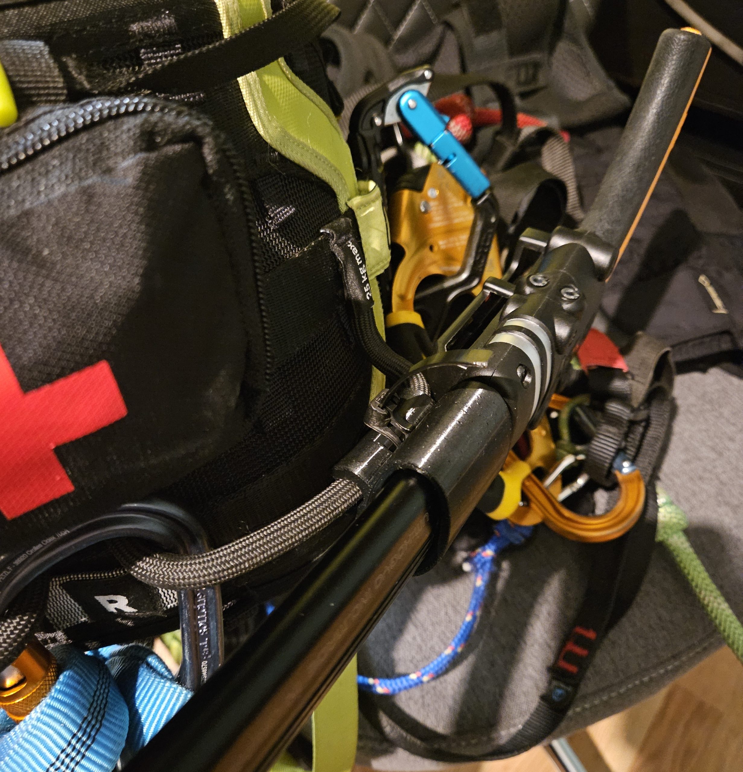 "İpeksi Tsurugi: Dağların Zirvesine Ulaşmanın Anahtarı - Arborist Kablo Demeti (Model 6899472)"