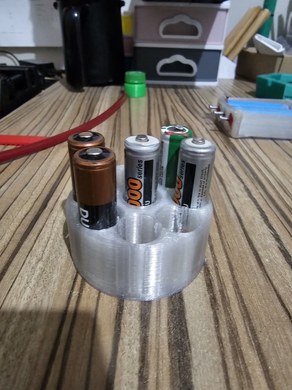 Enerji Depolamak için Mükemmel Çözüm: AA Pil Tutucu - Model 6899560!