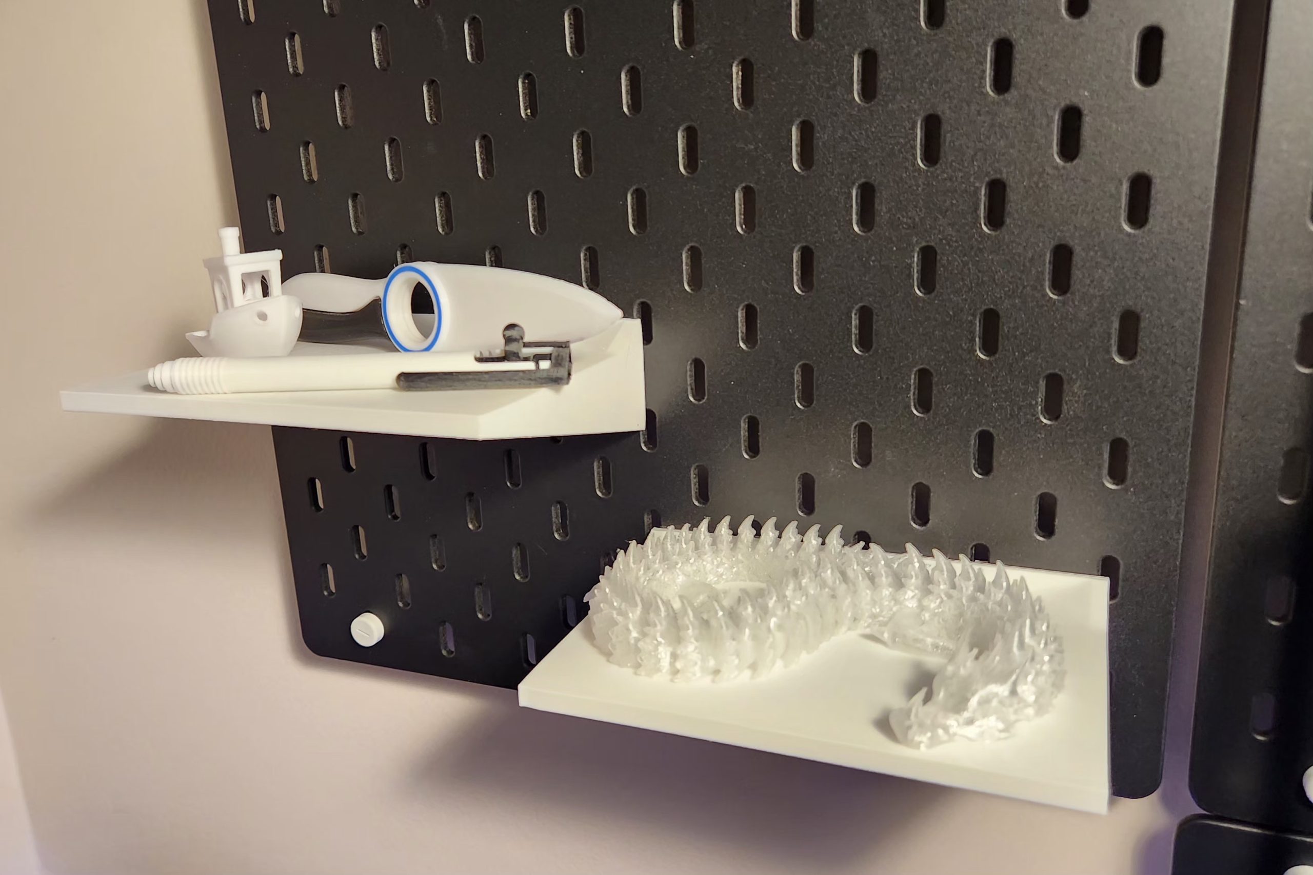 IKEA Skadis: Güçlü ve Şık Ekran Rafı ile Alanınızı Yenileyin! - Ürün Kodu: 6900373