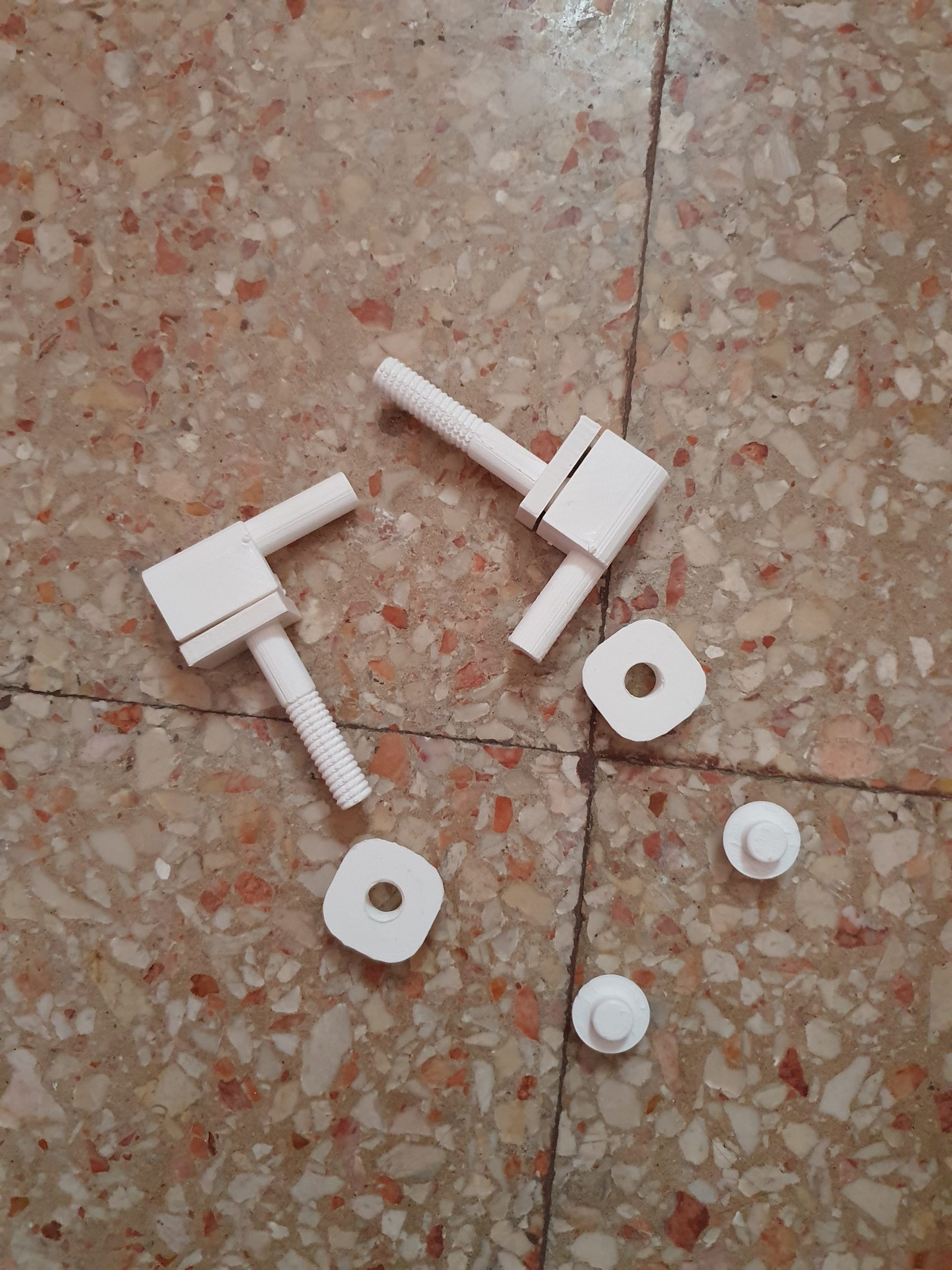 "Konfor ve Fonksiyonun Buluşma Noktası: Özel Tasarım Tuvalet Koltuğu Menteşeleri - 6900336"