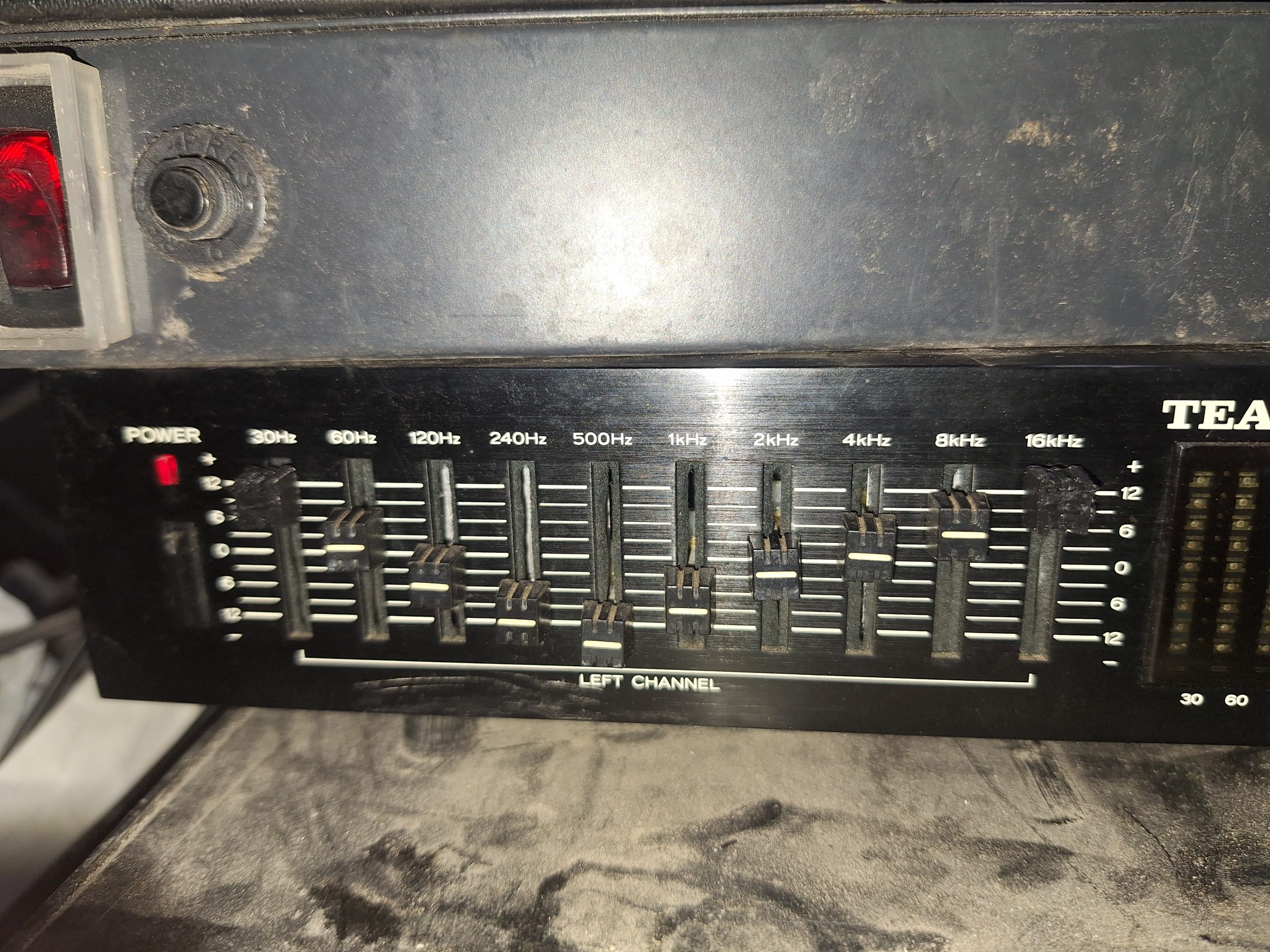 "TEAC EQA-10: Müzik Deneyiminizi Yükselten Şık Kaydırıcı Düğme - 6901918"