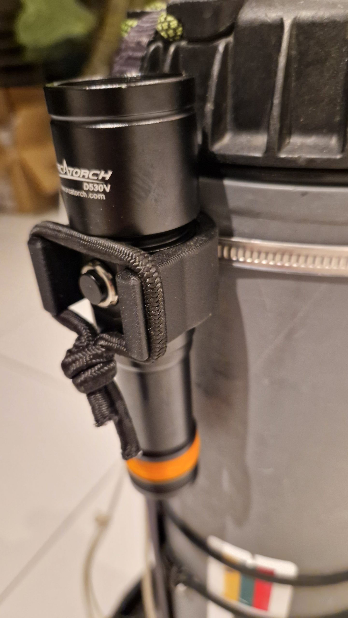 "Orcatorch D530 (V) Divextras Blacktip DPV Montaj Seti - 6901734: Su Altında Macera İçin İhtiyacınız Olan Her Şey!"