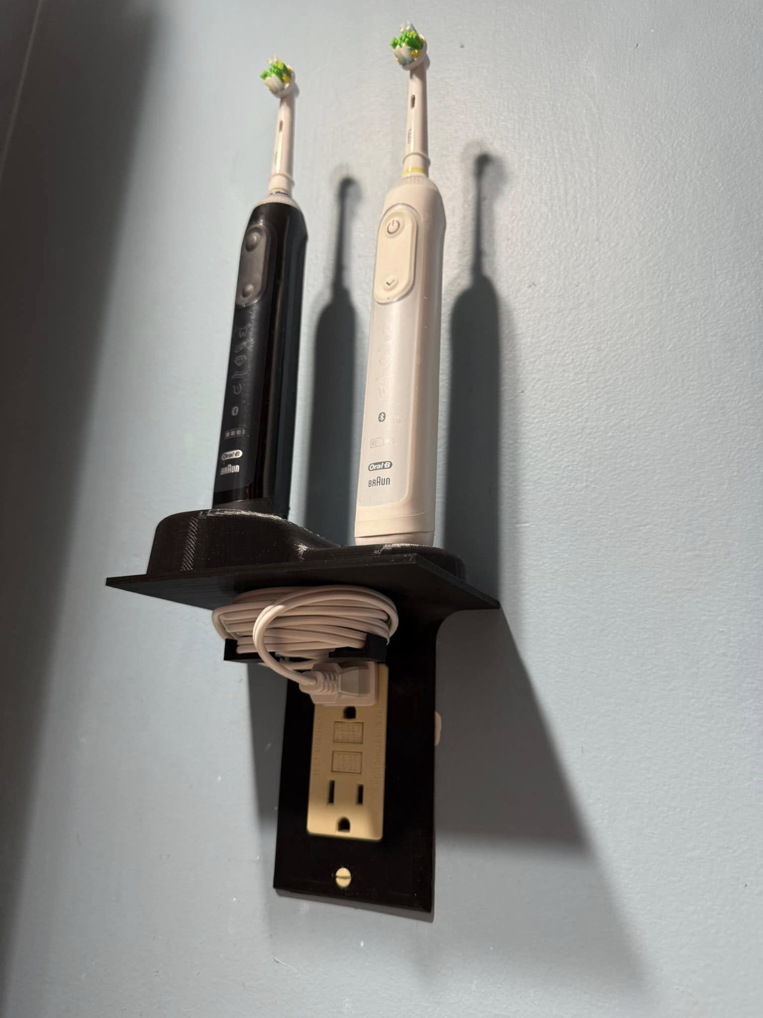 "Oral B Şarj Cihazı ve Diş Fırçası Tutucu Çıkış Kapağı - Pratik ve Modern Tasarım ile Diş Hijyeninizi Yükseltin!" - Görsel 2