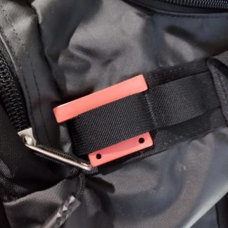 "The North Face Duffel Çantası: Yan Zip Kilitli - Güvenli Taşımanın Yeni Yüzü!"