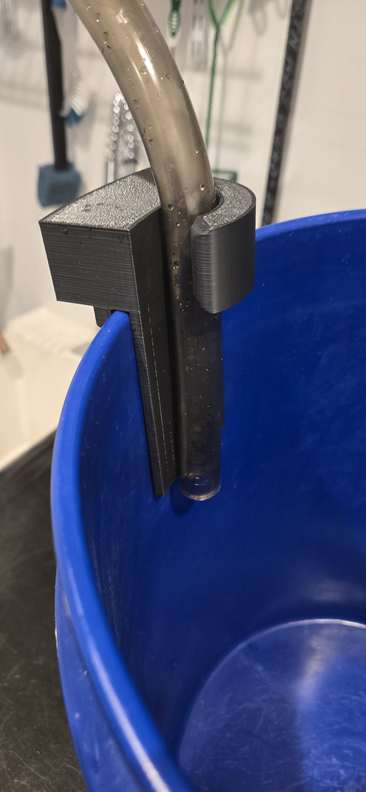 "Balık Tankı Güzelleştirici: Sifon Hortumu ve Kova Klipleri için Pratik Tutucu" - Görsel 3