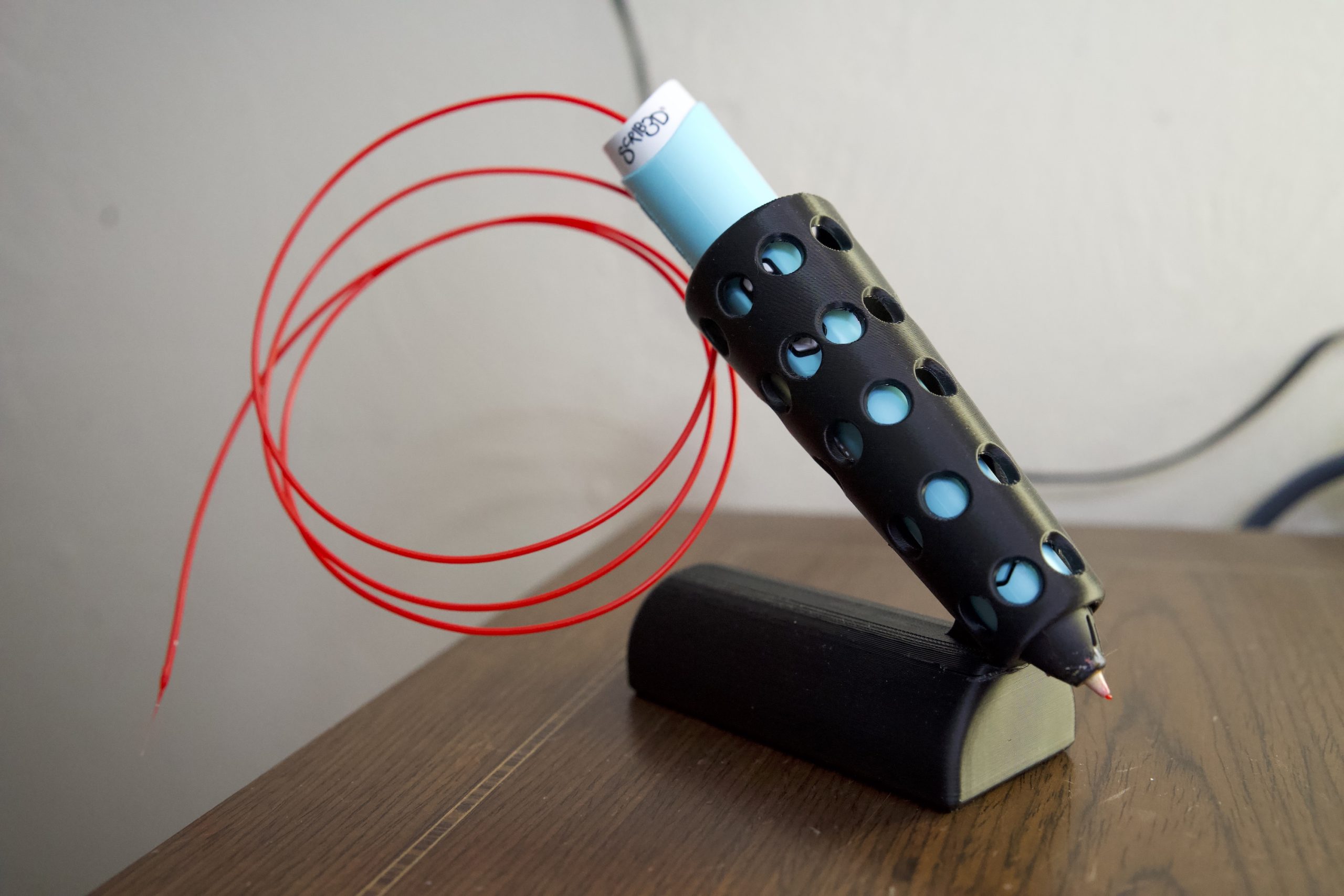 Scrib3d P1 için Tasarlanmış Şık ve Fonksiyonel 3D Kalem Tutucu - Model No: 6898834