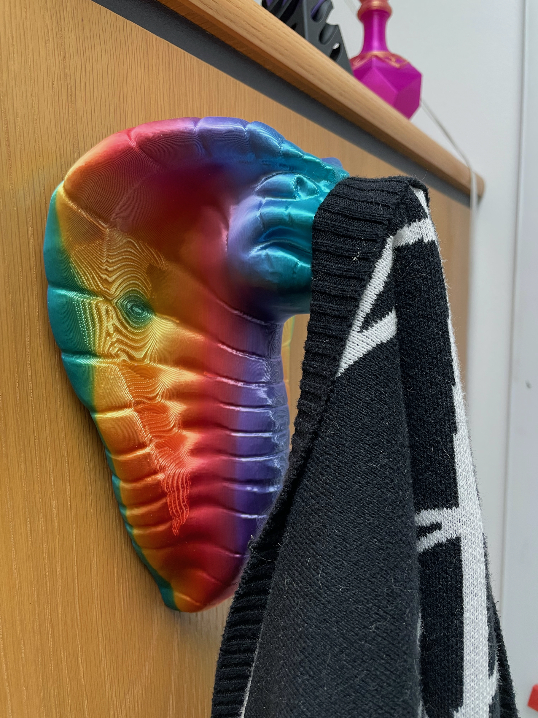 "Yılan Kafalı Şıklık: Kat Askısı - 6900106"