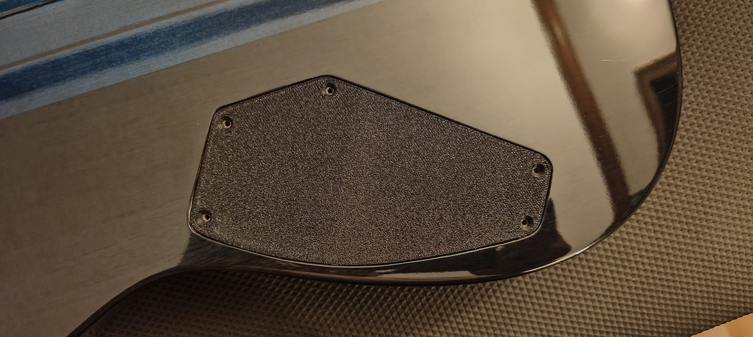 Schecter C-1 Gitar için Özel Tasarım Arka Kapak Plakası - 6898166