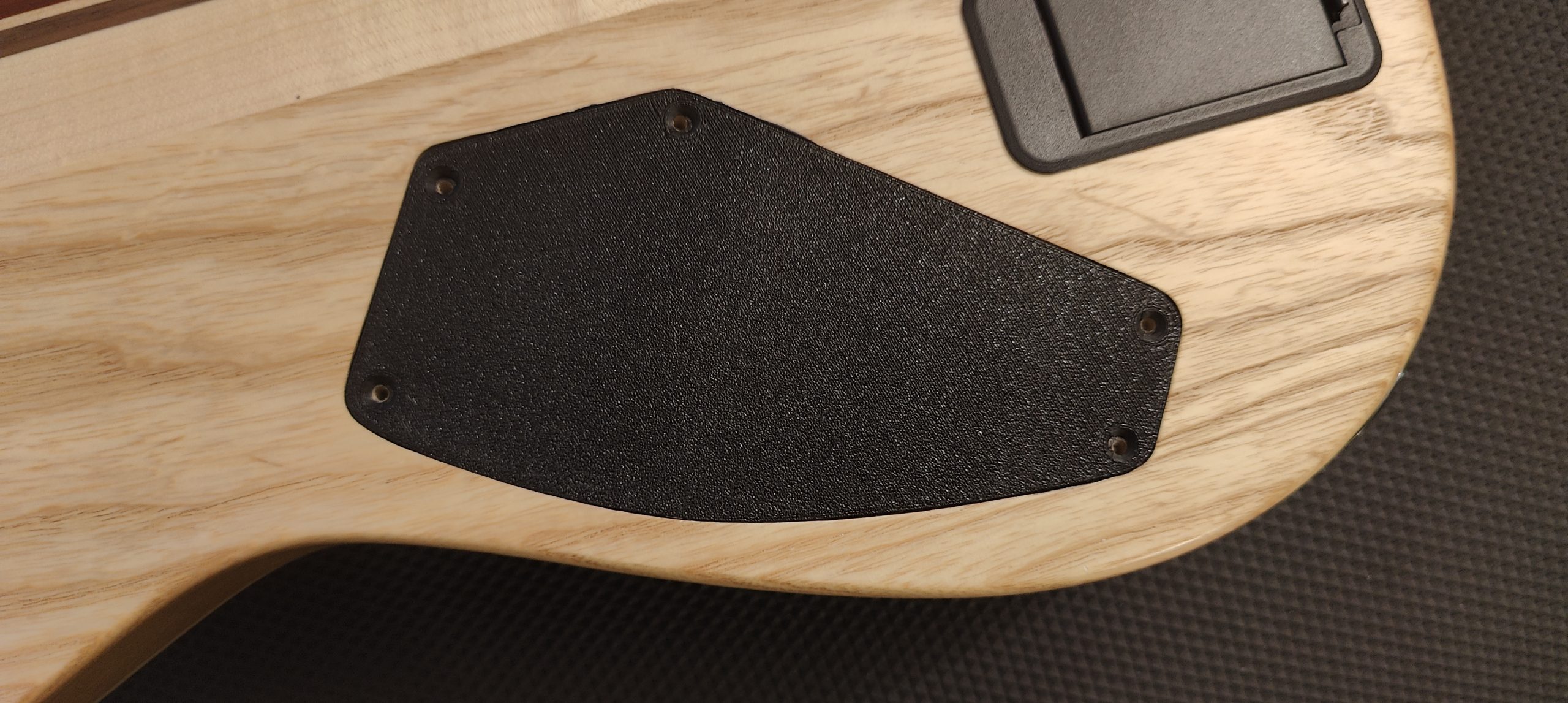 Schecter C-1 Gitar için Özel Tasarım Arka Kapak Plakası - 6898166 - Görsel 2