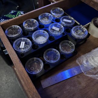 "Renkli Düzenleyici: Pratik Plastik Kupa Organizatörü - Model 6901819"