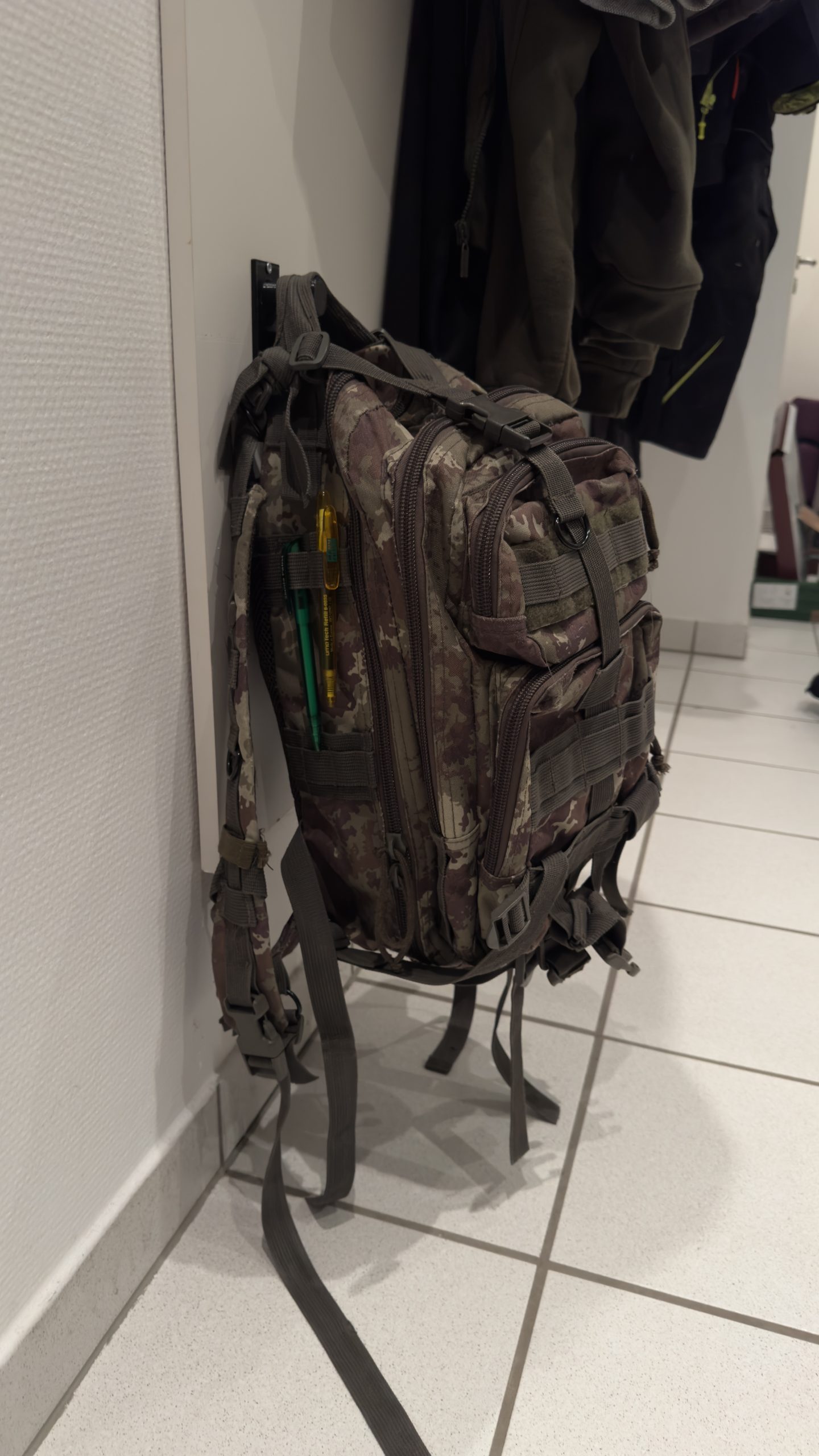 Sırt Çantası Kanca Tutucu - Görsel 4