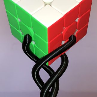 "Spiral Şıklık: Rubik Küpünüz İçin Özel Tasarım Stand"