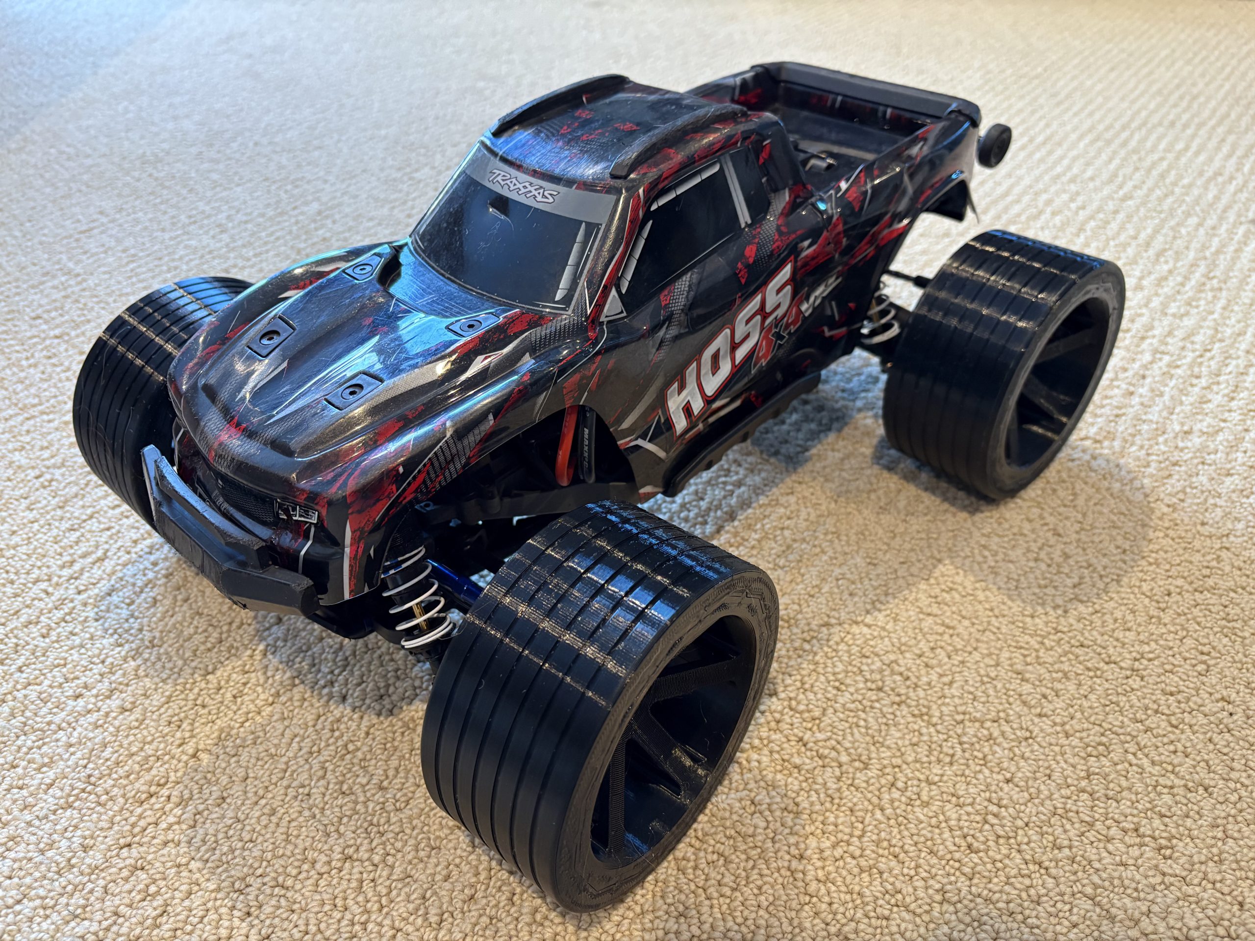 "Traxxas Hoss Sokak Tarzı Tekerlekler - 6900192: Performans ve Şıklığın Buluşma Noktası!"