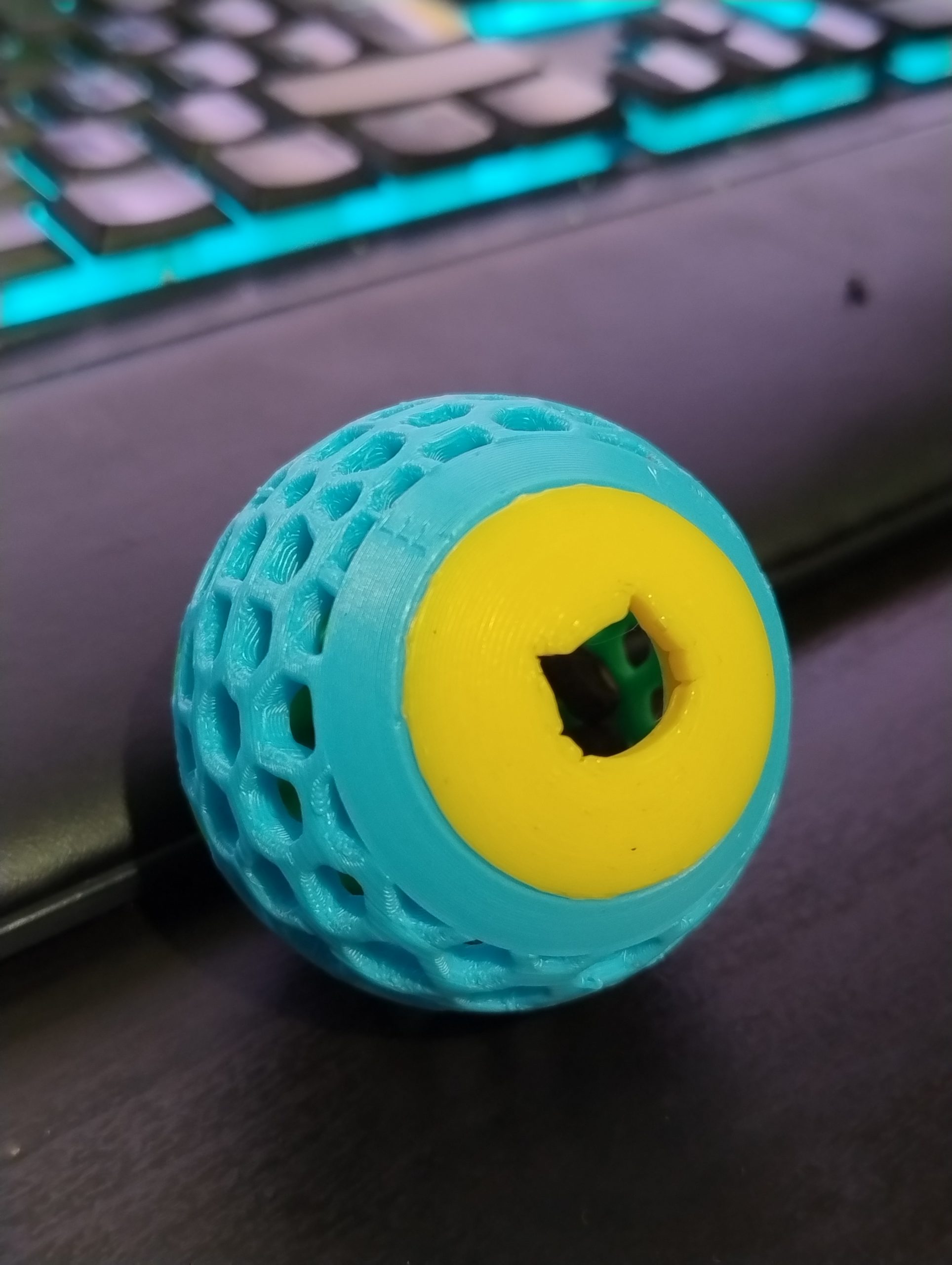 "Vornoy Dokulu Kedi Oyuncak Topu - Eğlencenin Zirvesi!" - Görsel 2