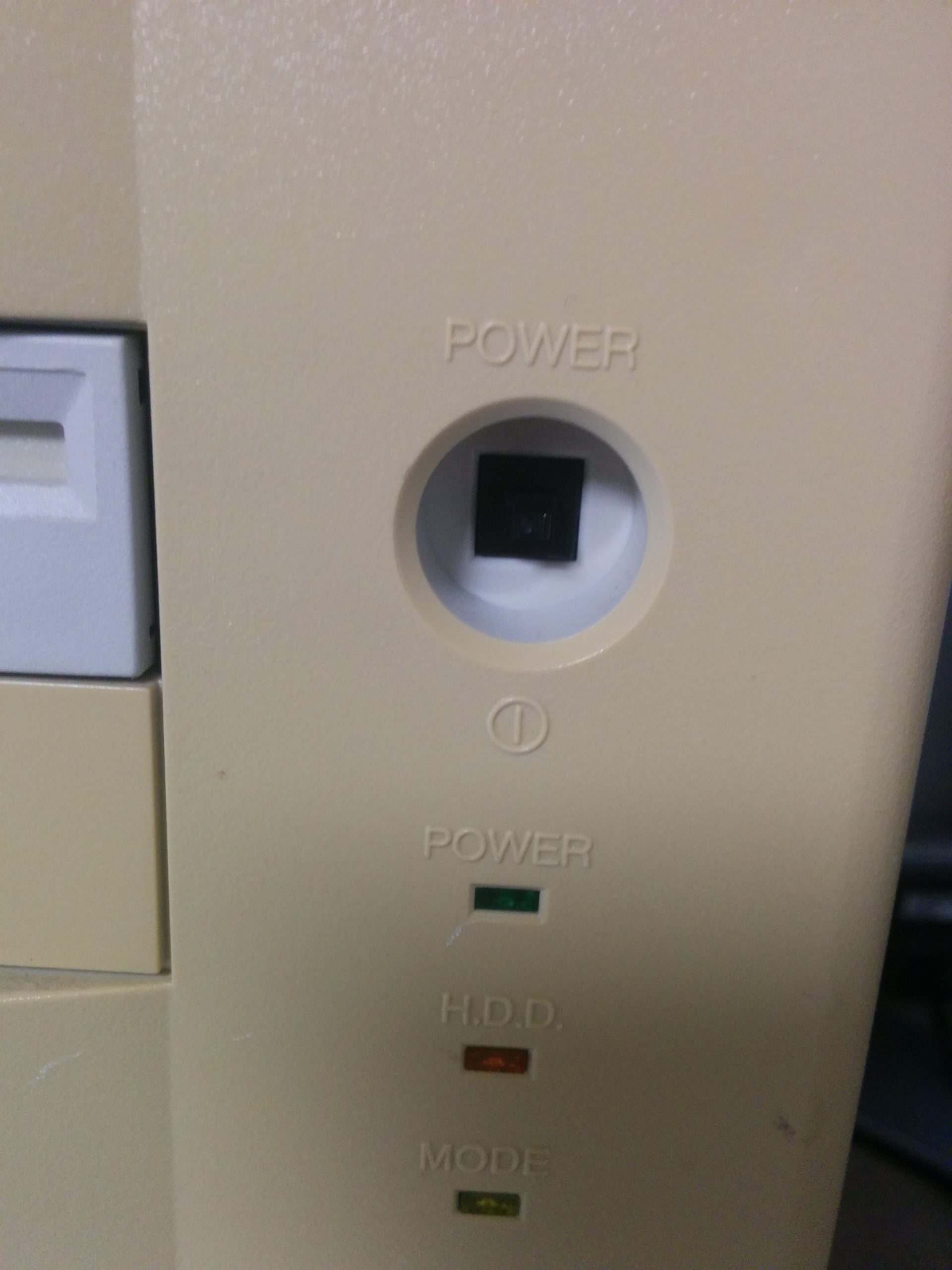 "Retro Chieftec Bej Kılıf Güç Düğmesi – 6900895: Stil ve İşlevselliği Bir Arada!" - Görsel 3