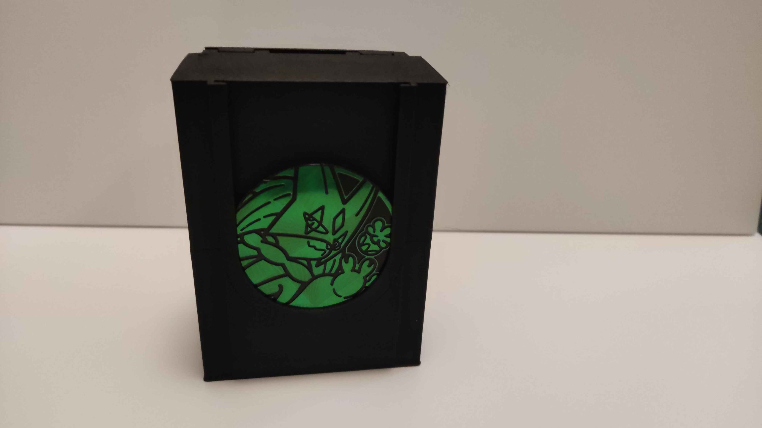 "Pokemon TCG Madeni Para Mandallama Güverte Kutusu - Sınırsız Maceralara Hazır!"