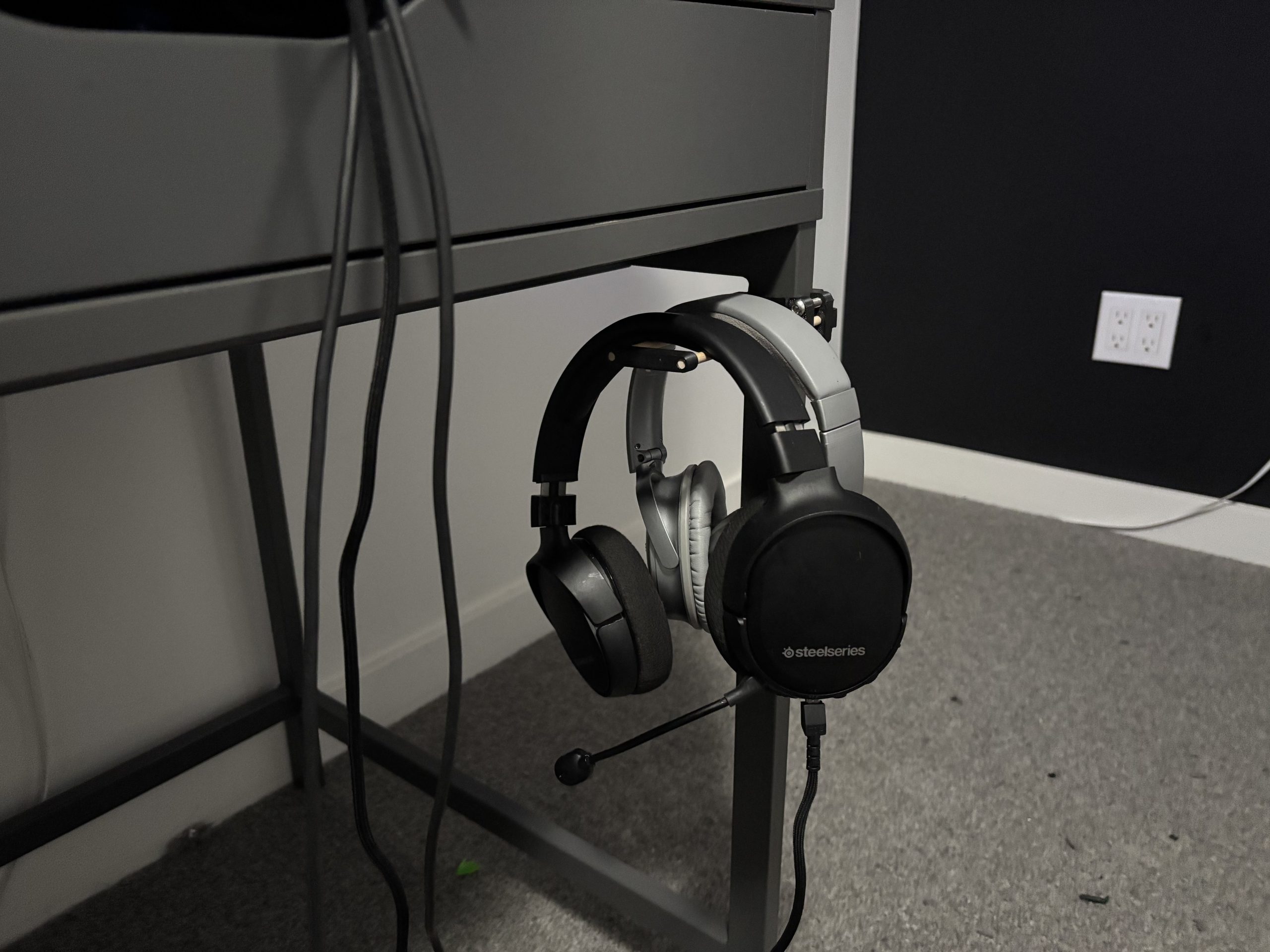 Ikea Alex Masası'na Özel Şık Kulaklık Tutucu - Model 6898019!