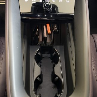 Porsche Macan İç Mekan Düzenleyici: 6896648 - Şıklık ve Fonksiyonelliği Bir Arada Sunar!