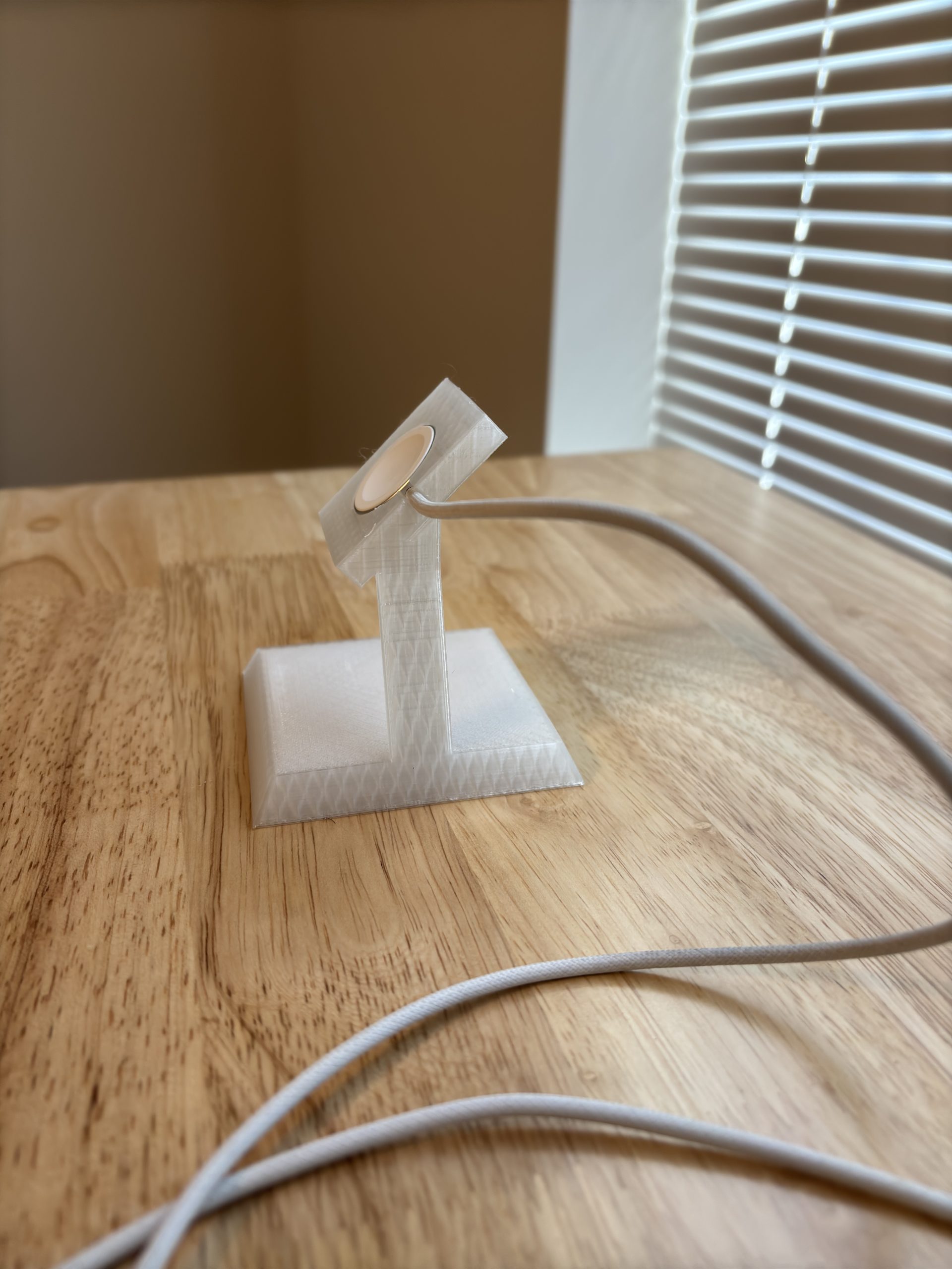 "Zarif Tasarımlı Apple Watch Şarj İstasyonu - Model 6900165 ile Stilinizi Yükseltin!" - Görsel 3