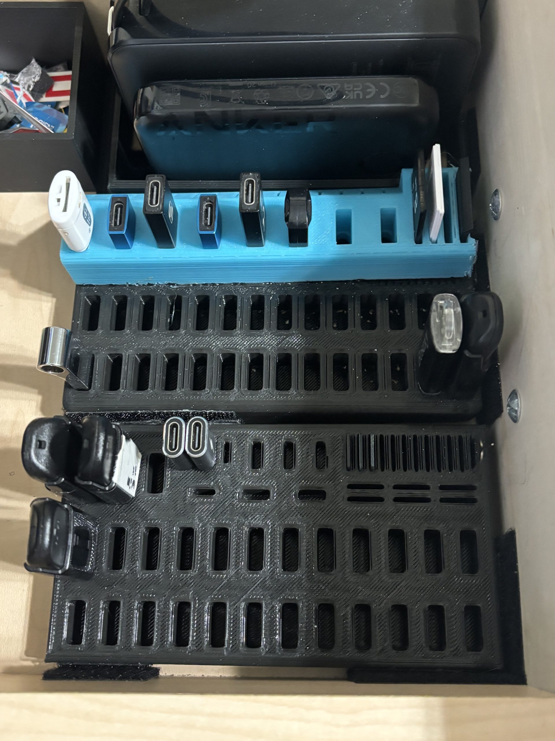 USB Drive Tutucu, USB C, Lightning, Micro SD Kartlar - 6902055